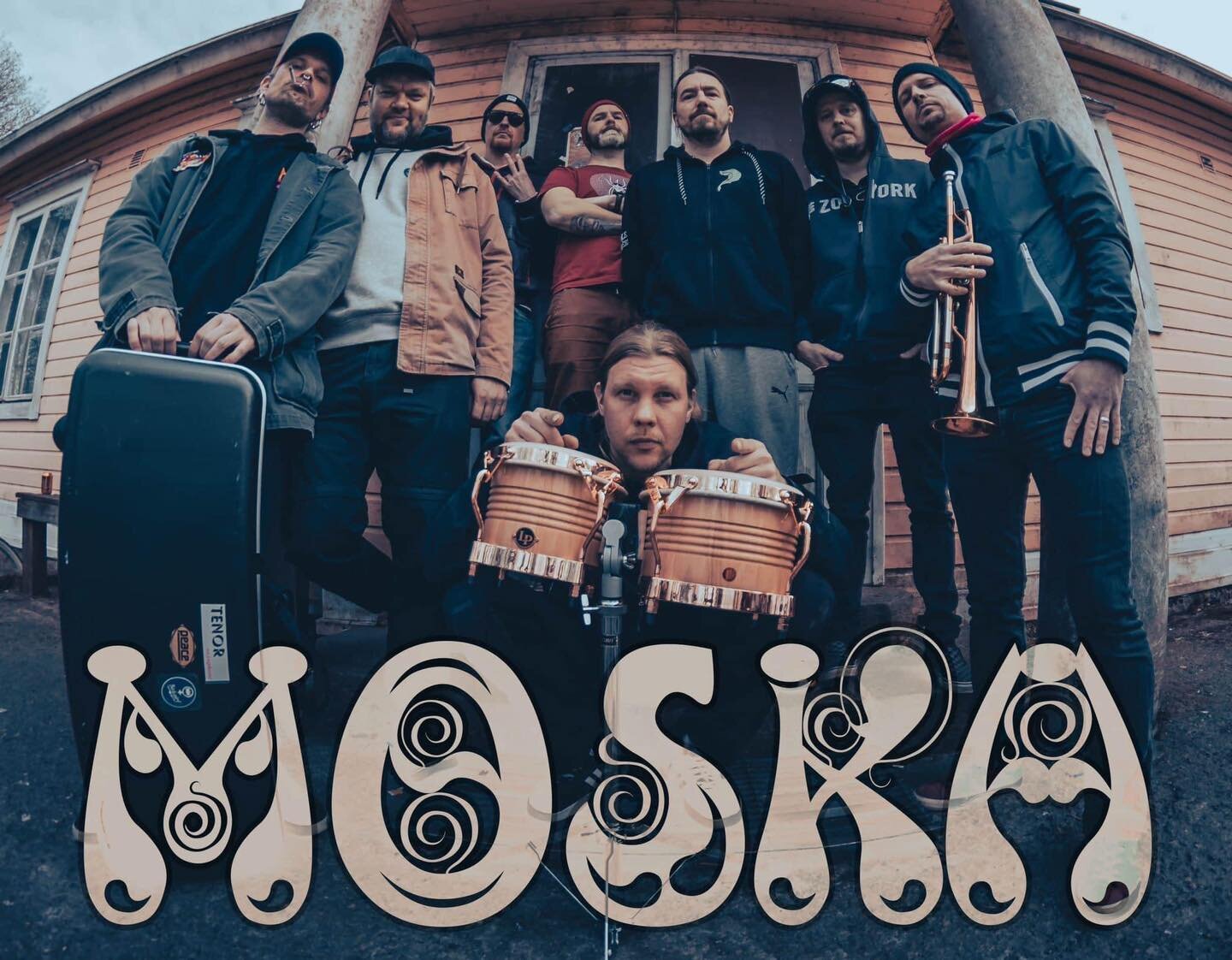 Zilling night with MOSKA 🎤

Lauantaina 13.5. tunnelmaa luodaan semiakustisesti lounge-hengess&auml;. 🥁🎸

Samalla vietet&auml;&auml;n yhtyeen trumpetistin Ide Miettisen 40v-syntt&auml;reit&auml;! Miettinen toivottaa kaikki uudet ja vanhat yst&auml;