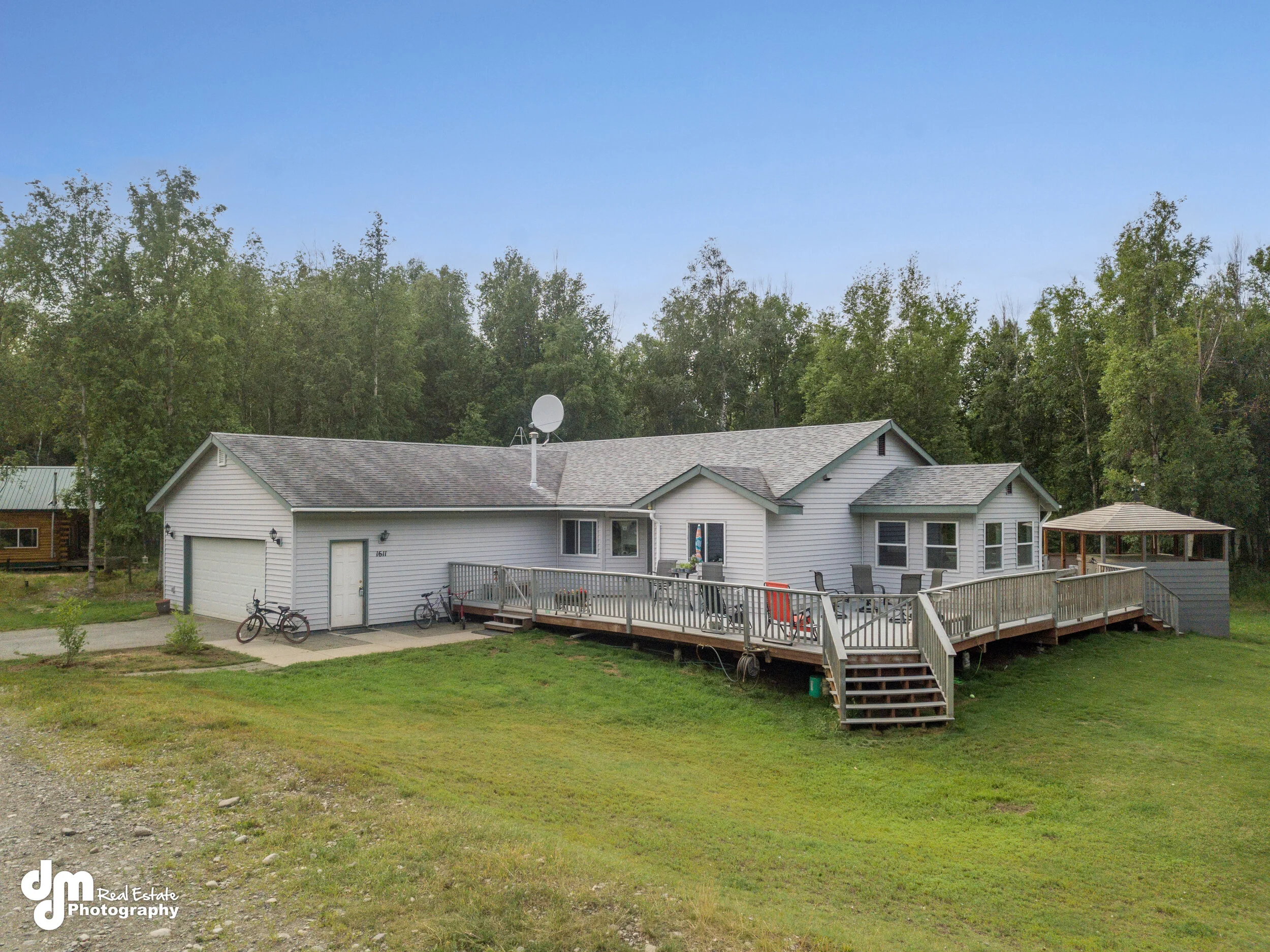 Techniques to Catch Picturesque Winter Sunsets for Real Estate Photography in Alaska