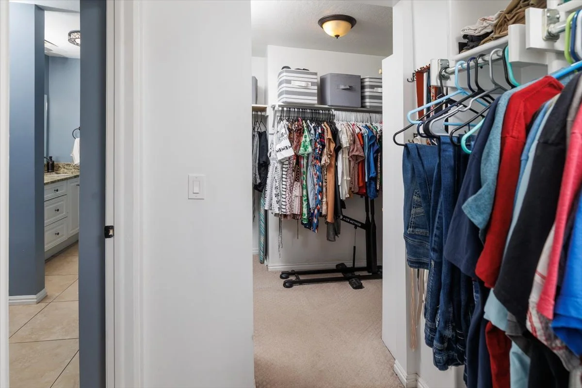 29-Primary Closet_DMD_6269.jpg