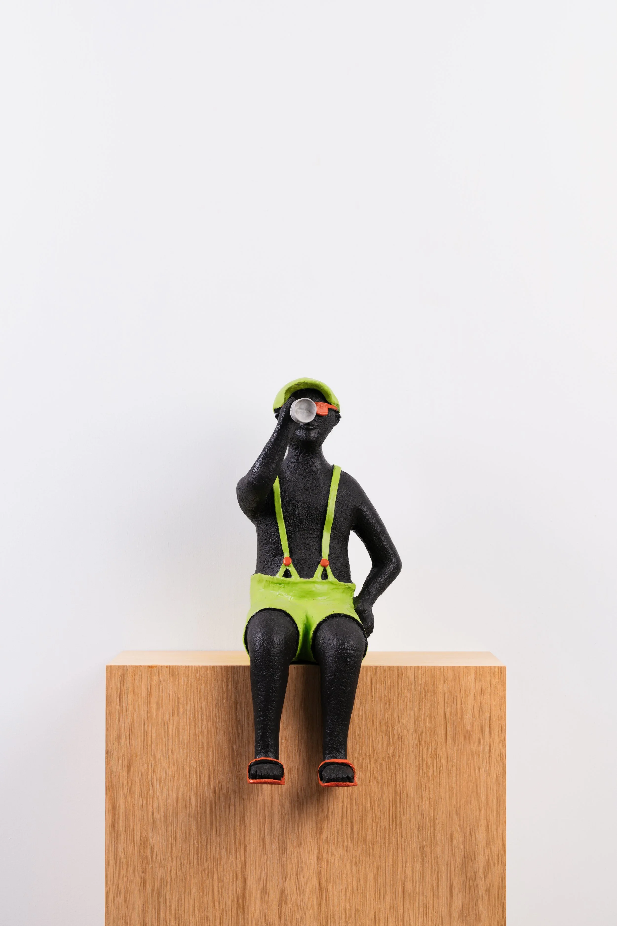 Man met rechte verrekijker