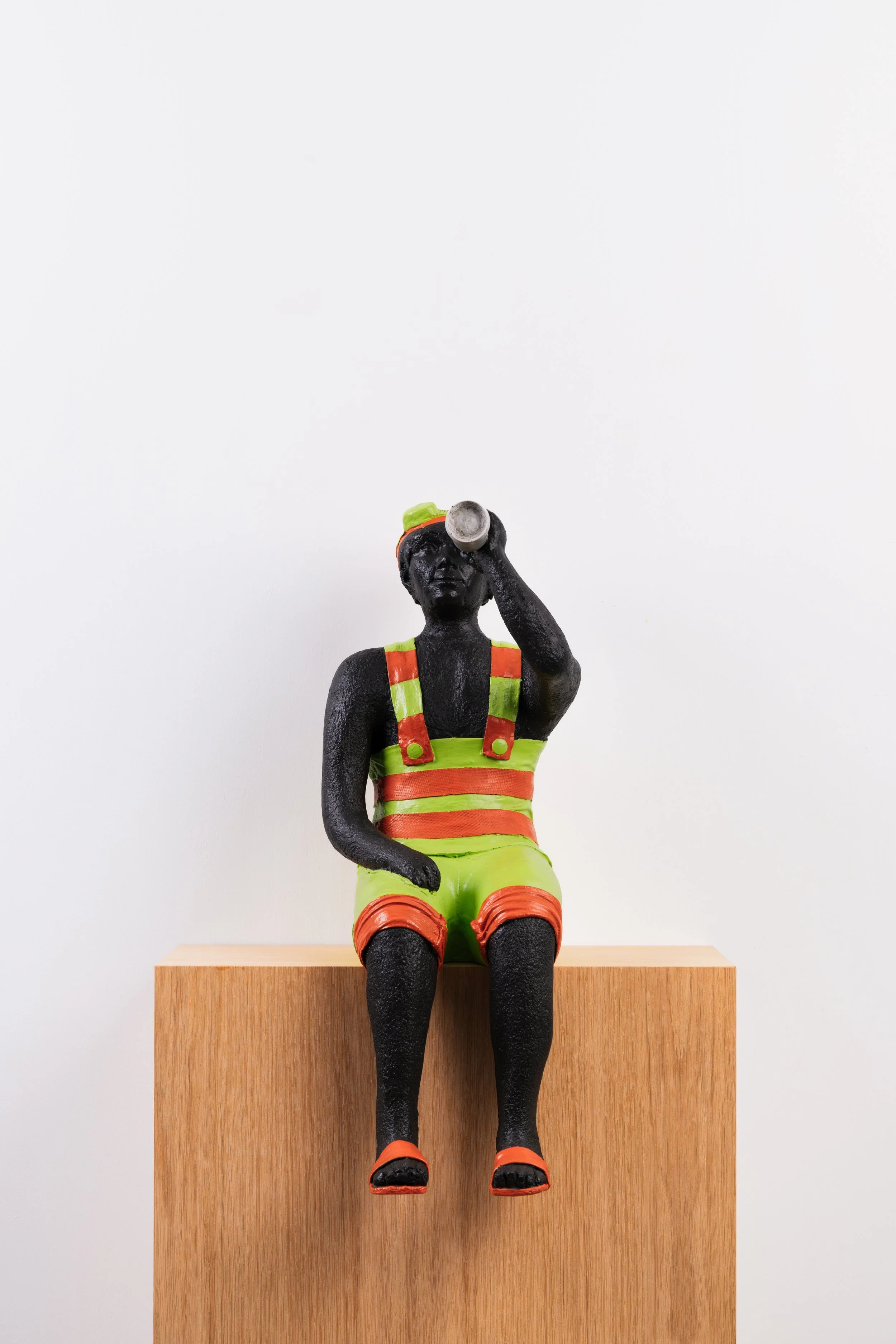 Man met rechte verrekijker