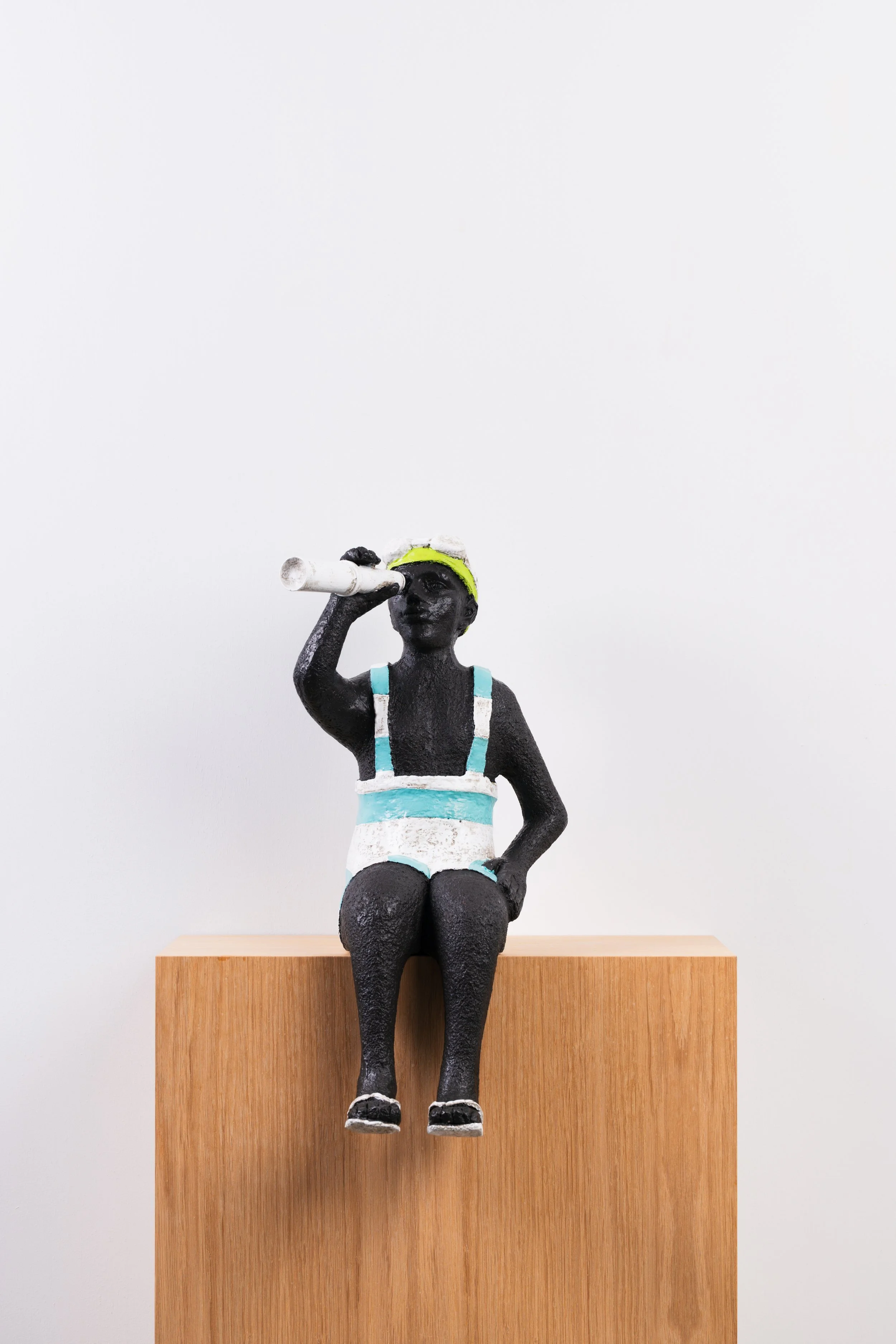 Man met schuine verrekijker