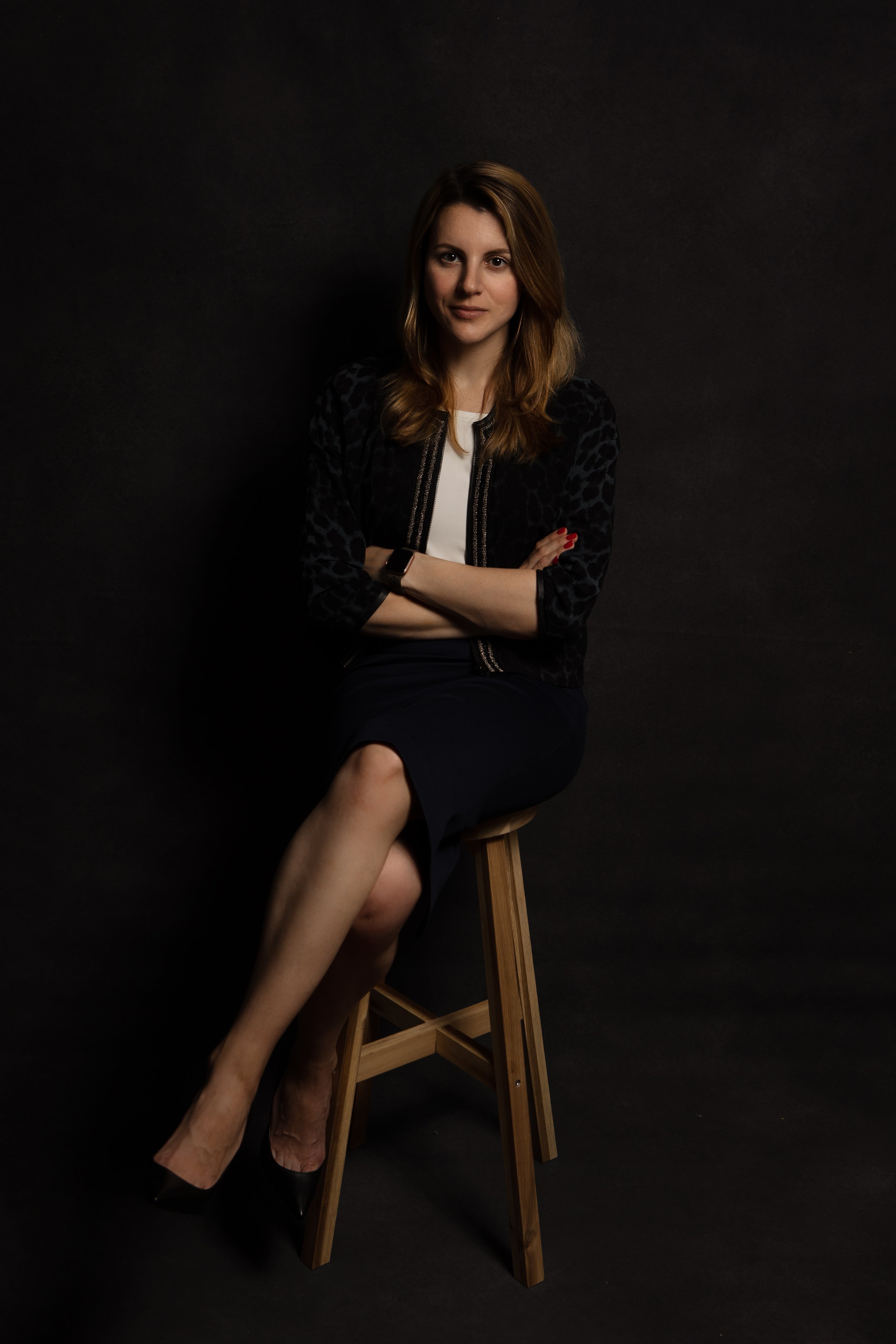 Female full body business portrait, dark background, Rembrandt lighting