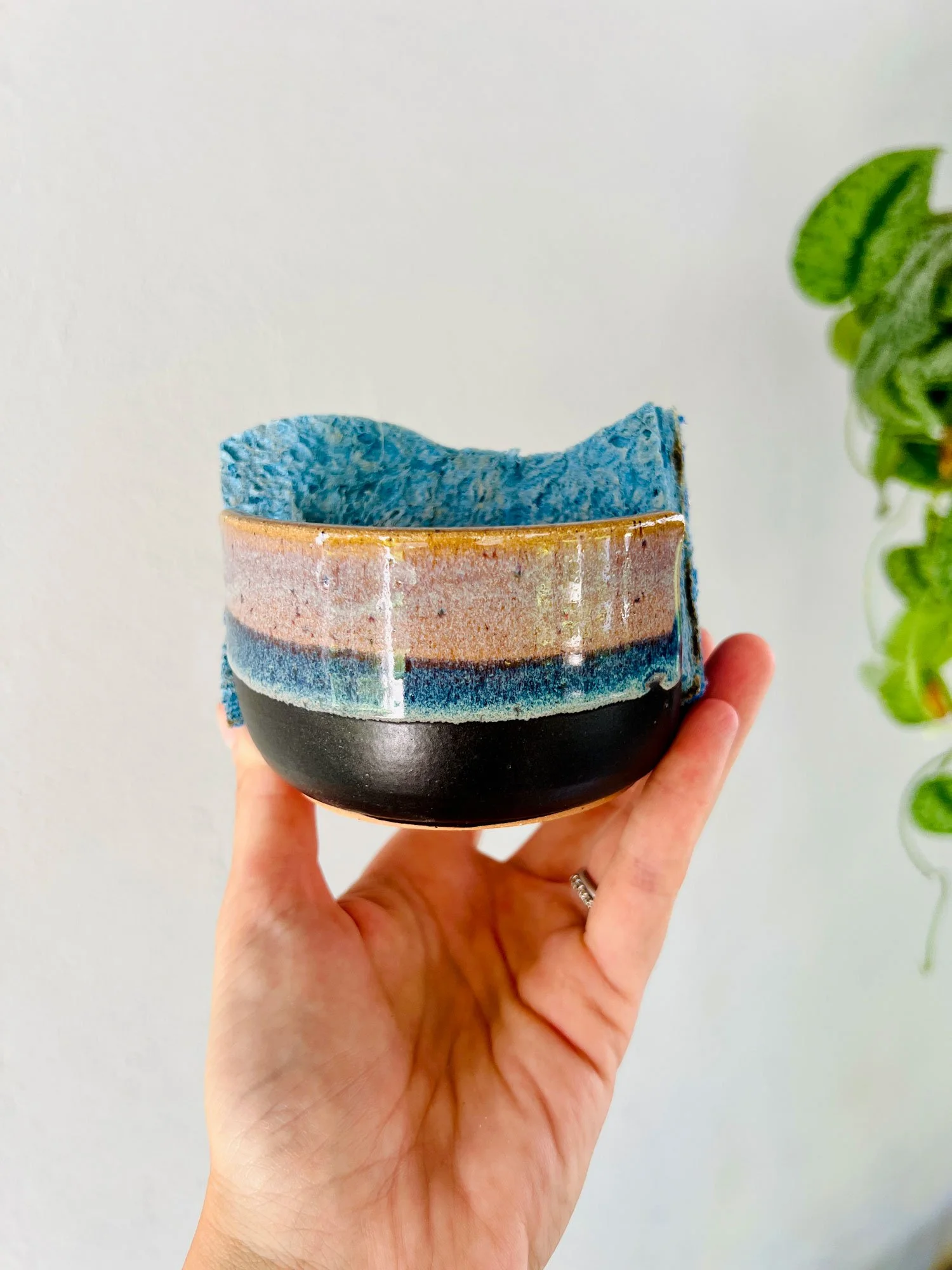 black-sand-beach-sponge-holder-4.jpg