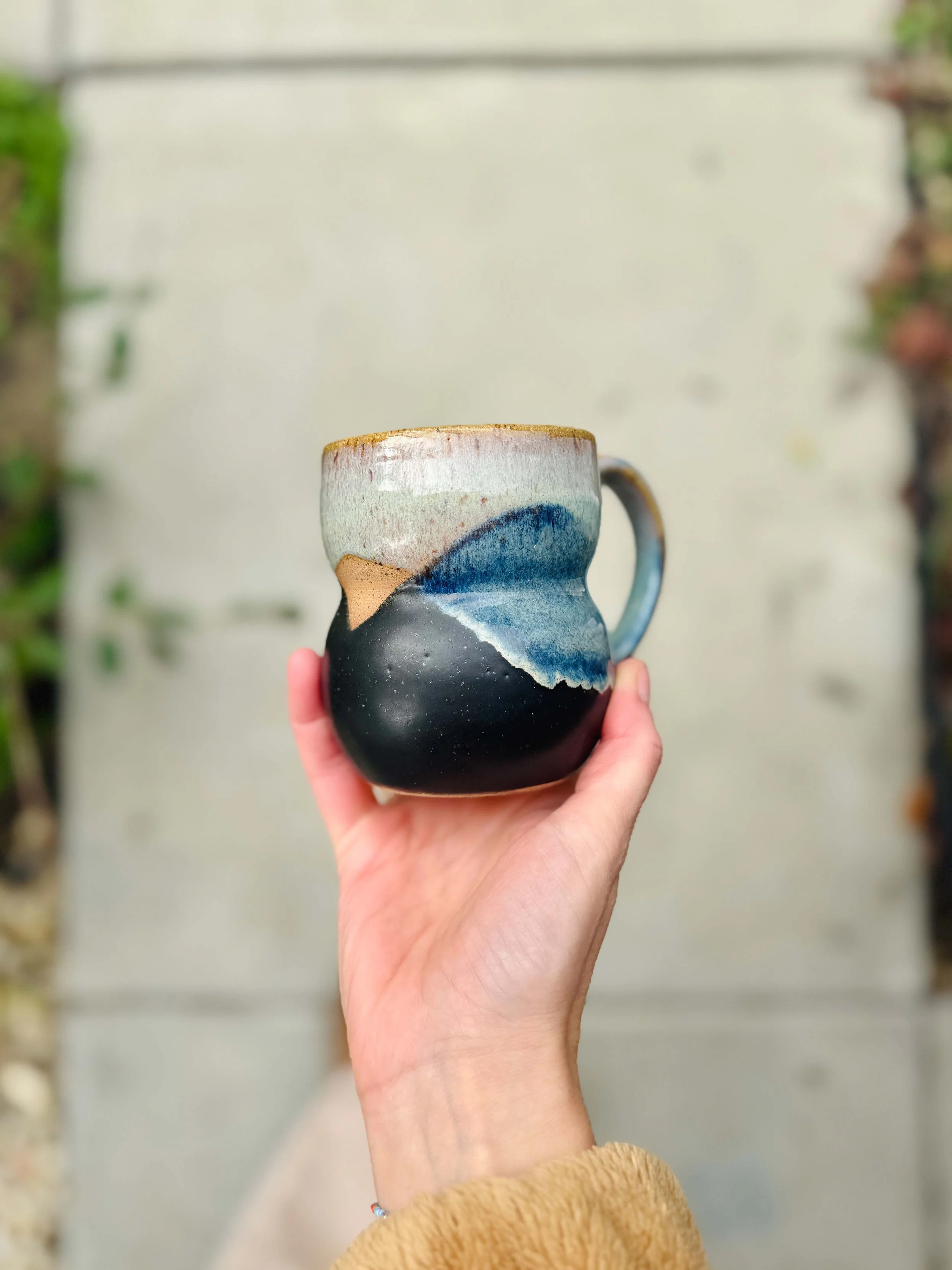 Black Sand Beach Bubble Mug