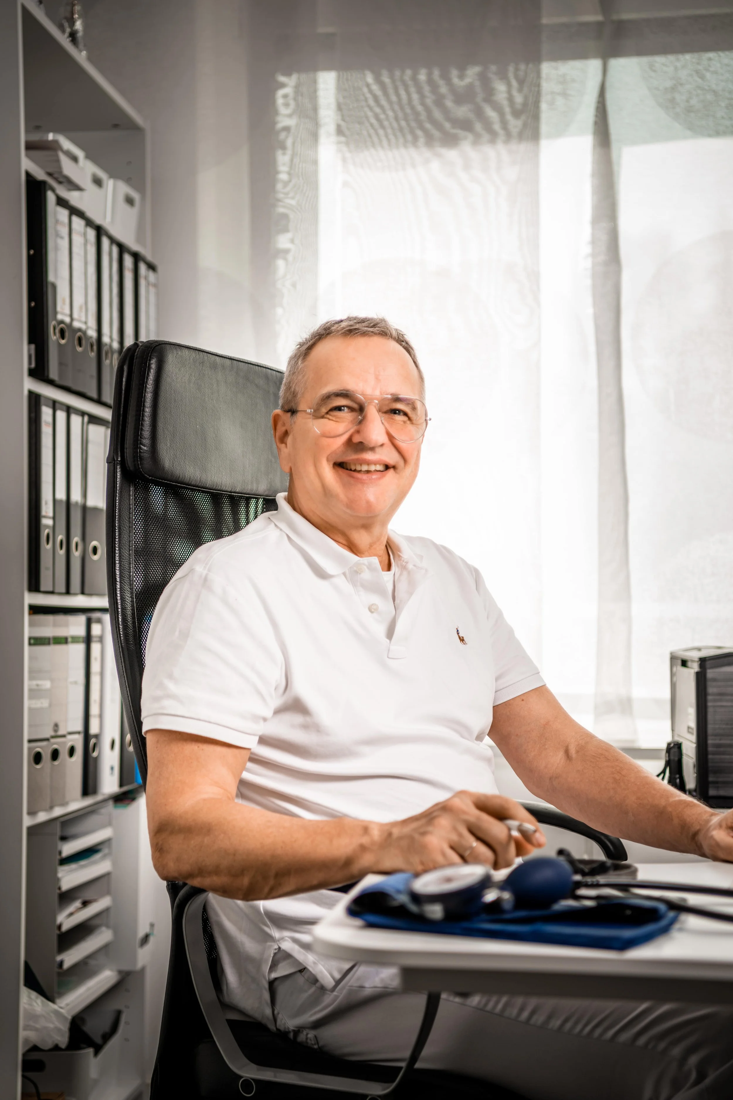 Dr. Med. Georg I. Pfeifer Orthopädische Praxis Team — Ärztezentrum im Chilefeld