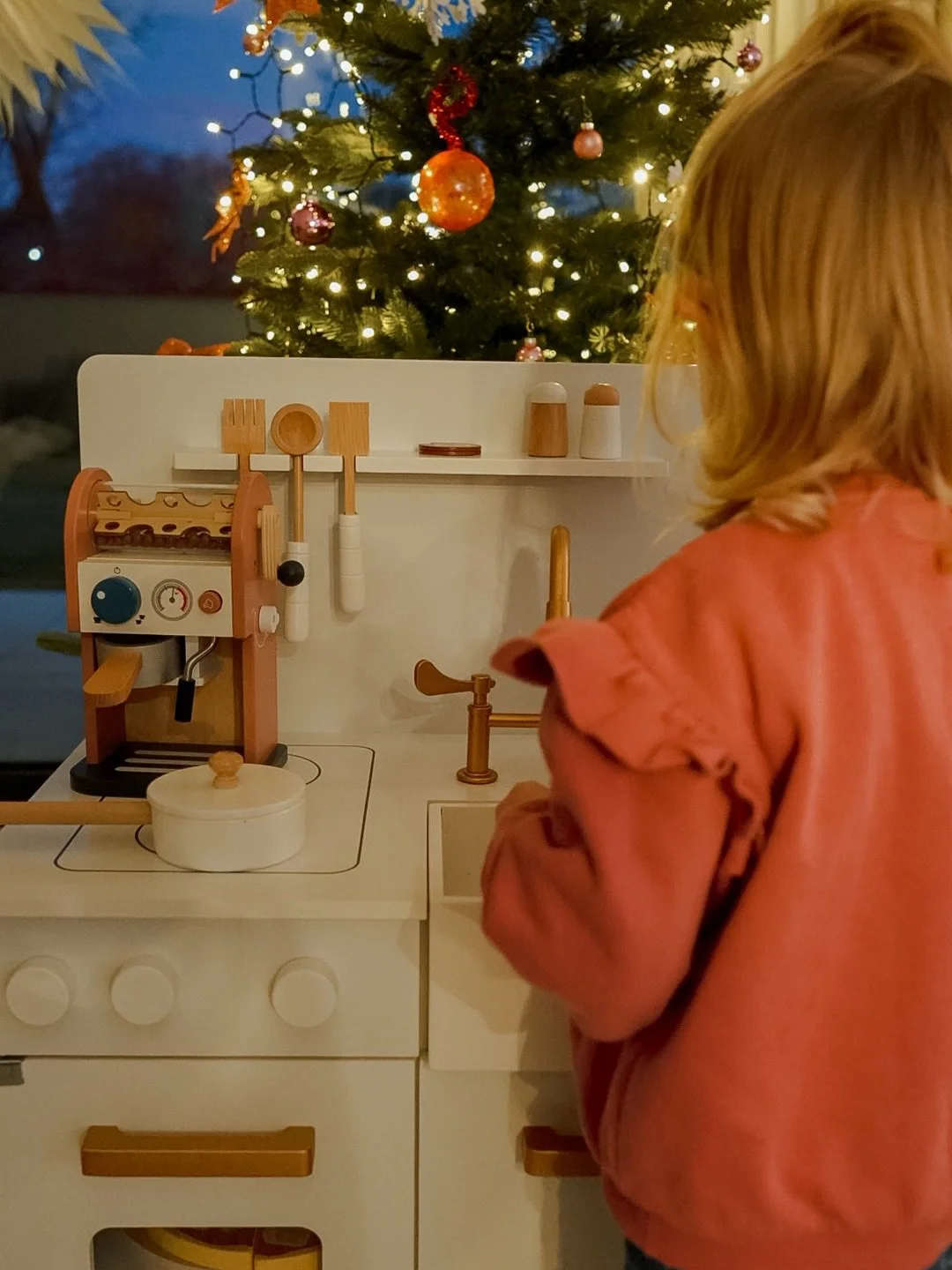 🎁 GEWINNSPIEL 🎁

Am heutigen 4. Advent setzen wir unseren Adventskalender mit einem Geschenk fort, das Little S. t&auml;glich liebt &ndash; und das bei euch garantiert auch schnell zum Herzst&uuml;ck im Kinderzimmer wird. 🤍✨

[Anzeige]
Gewinne ein