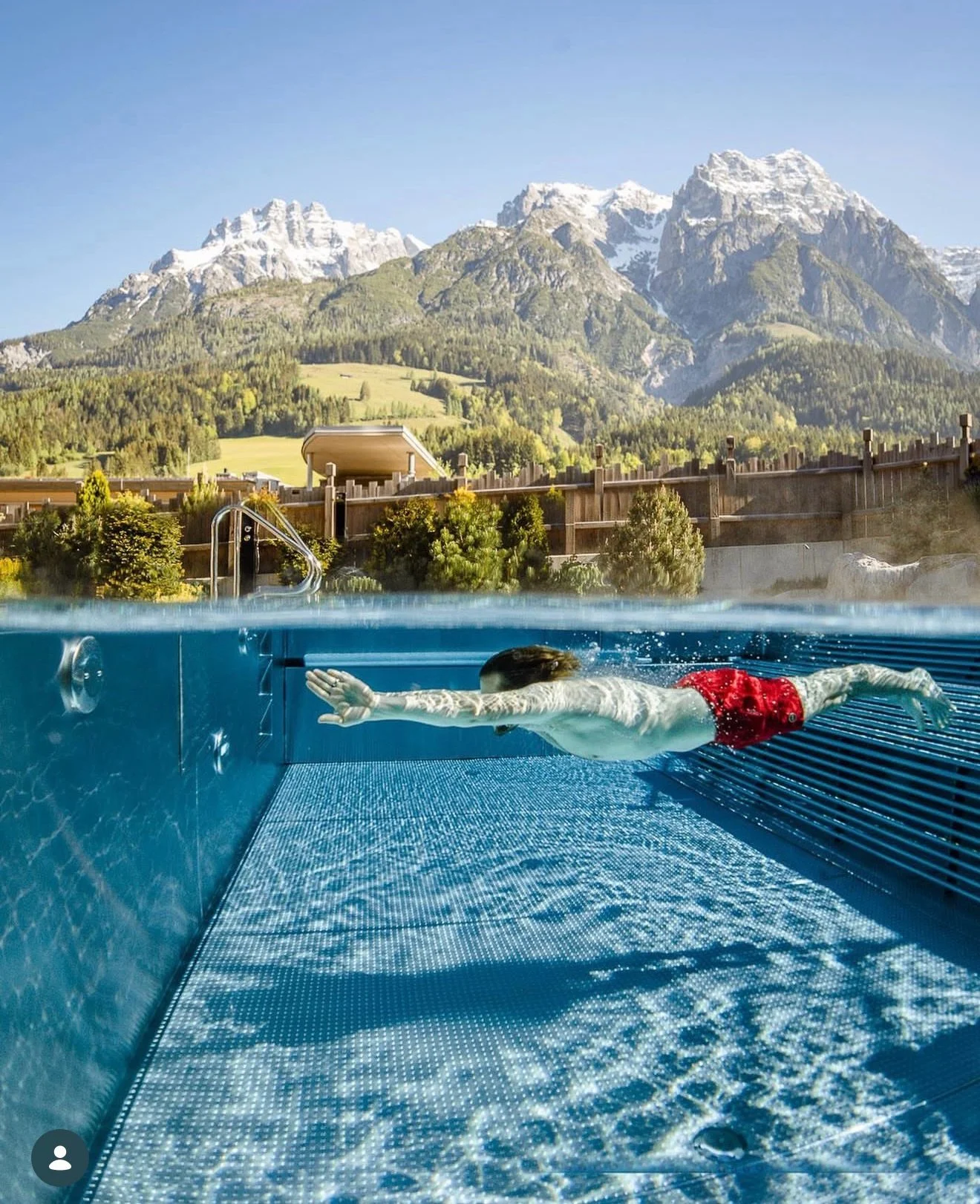 Wir sind grad ganz sch&ouml;n urlaubsreif und tr&auml;umen gerade von Pool-Time, Bergen, frischer Fr&uuml;hlingsluft, gutem Essen und einfach mal durchatmen. 🌿✨

Der erste Familienurlaub zu viert steht wohl an &ndash; und ehrlich gesagt: Wir haben k