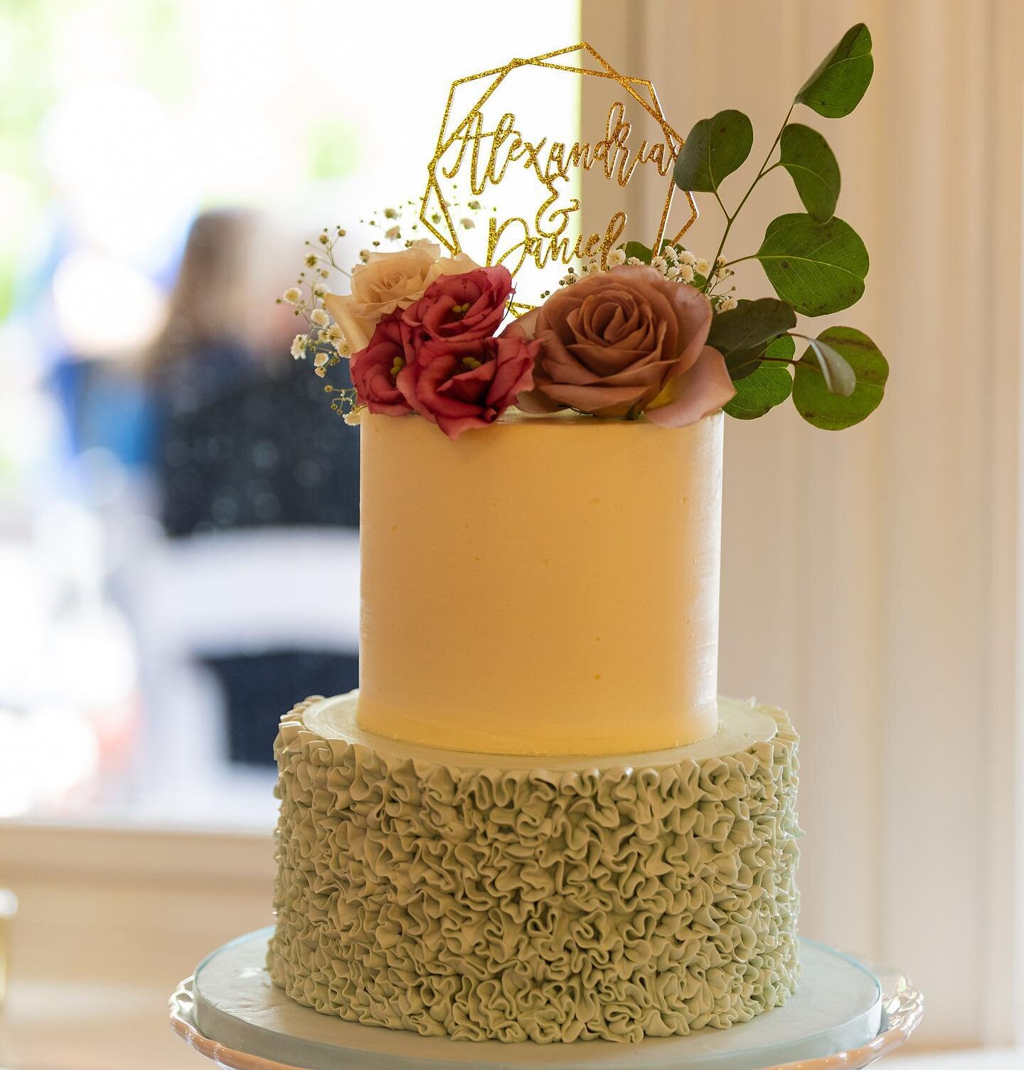 Here at PSE we love a cake moment! 🤍🥄

This week we will be sharing all of the moments from A&amp;D big day @paletta_mansion.  A Burlington favourite venue of ours!! 

If you&rsquo;re getting married here this year, you will for sure want to stay t