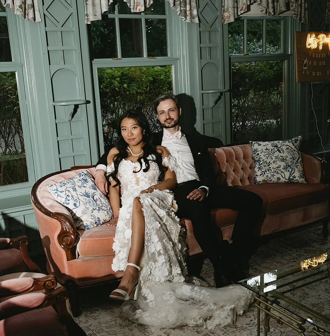 It&rsquo;s not the &lsquo;I do&rsquo;s&rsquo; that trip you up&hellip; it&rsquo;s the forgotten moments.

✨The bustle that takes 15 minutes.
✨ Lipstick touch-ups that turn into full glam re-dos
✨ Uncle Bob wandering off before family photos
✨ Sunset 