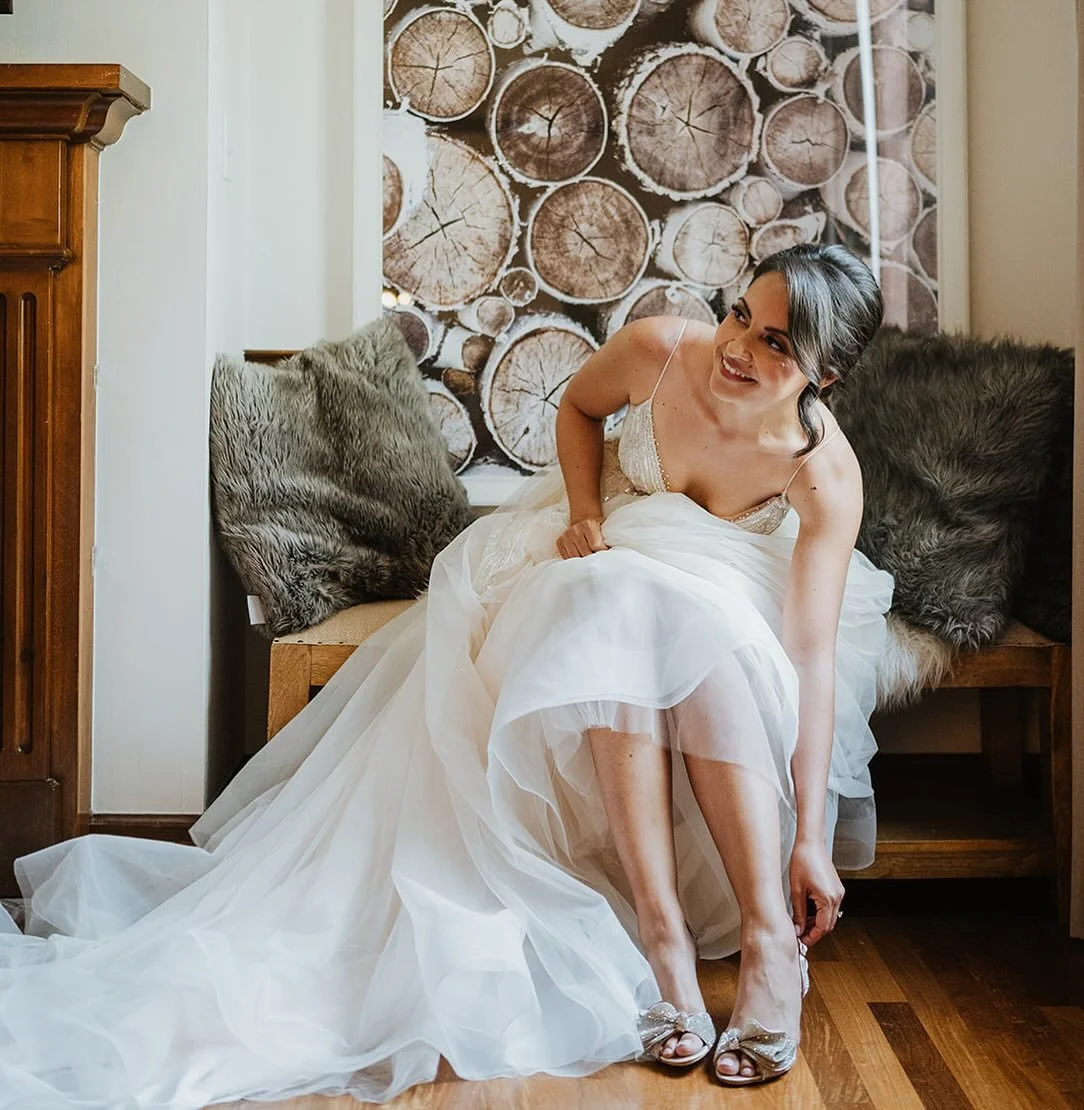 MONDAY MORNING WEDDING TIP - coming in hot🔥

Make sure you build a few &ldquo;pause moments&rdquo; within your day-of timeline. 
Before your walk up the aisle, before full wedding party photos, before the chaos. 
Step away for 60s. Breathe. Let it a