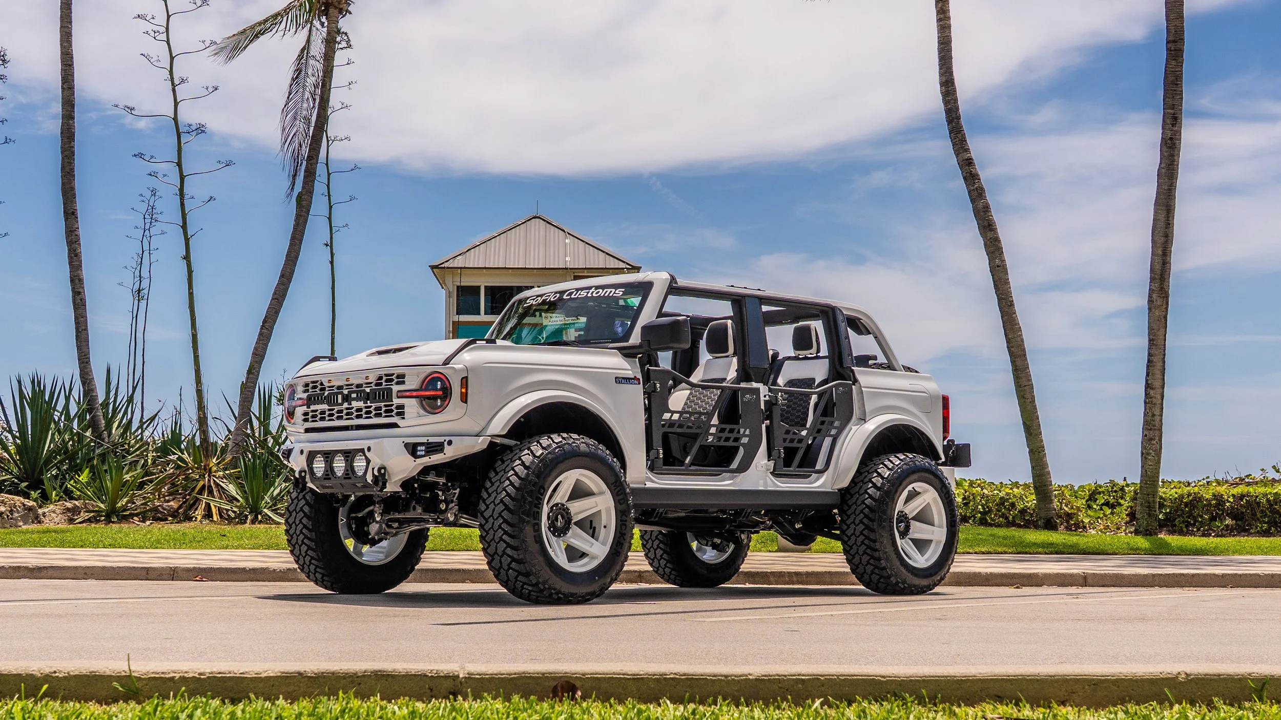 White Bronco @ Deerfield-09623.jpg