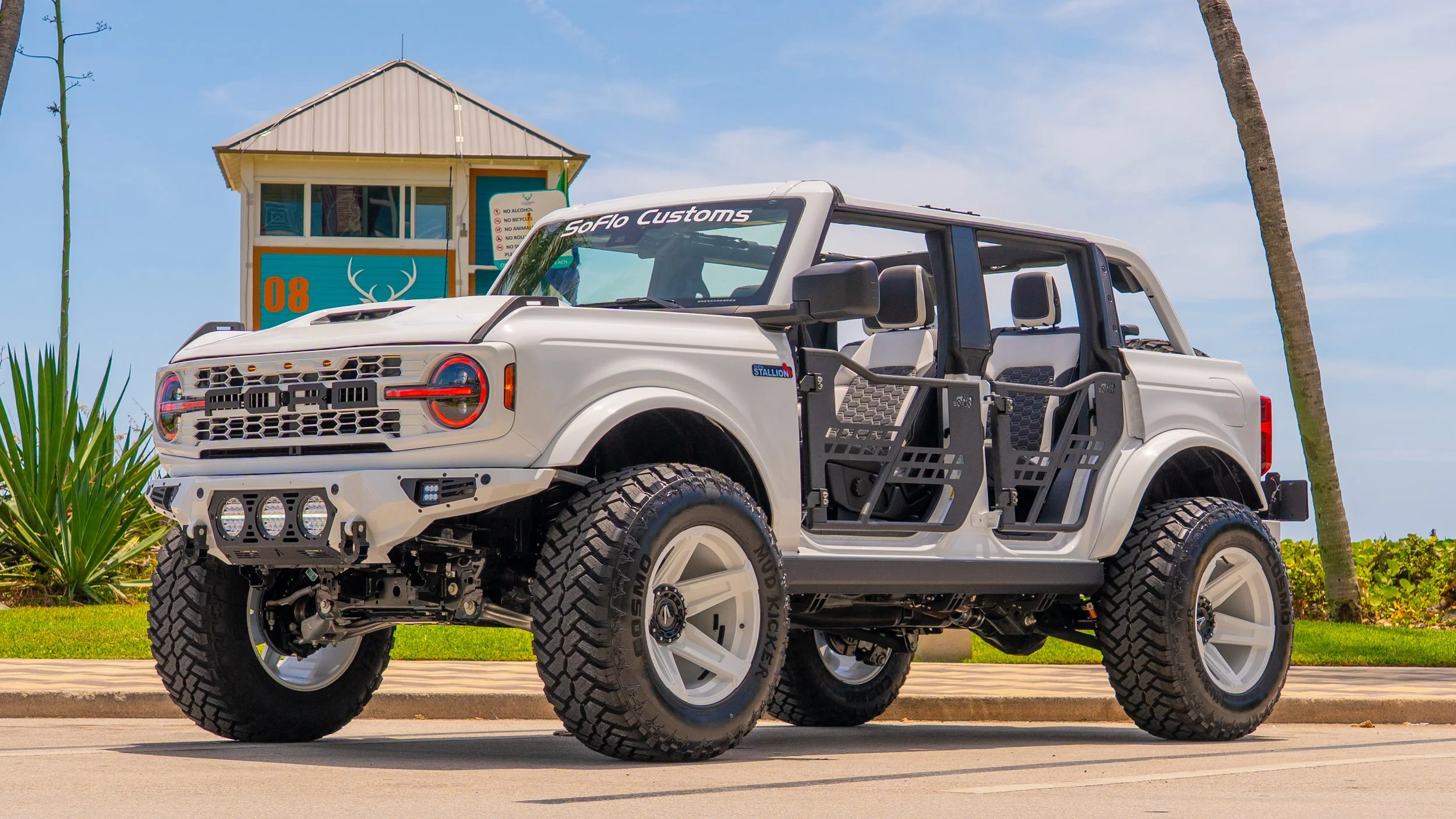 White Bronco @ Deerfield-09625.jpg