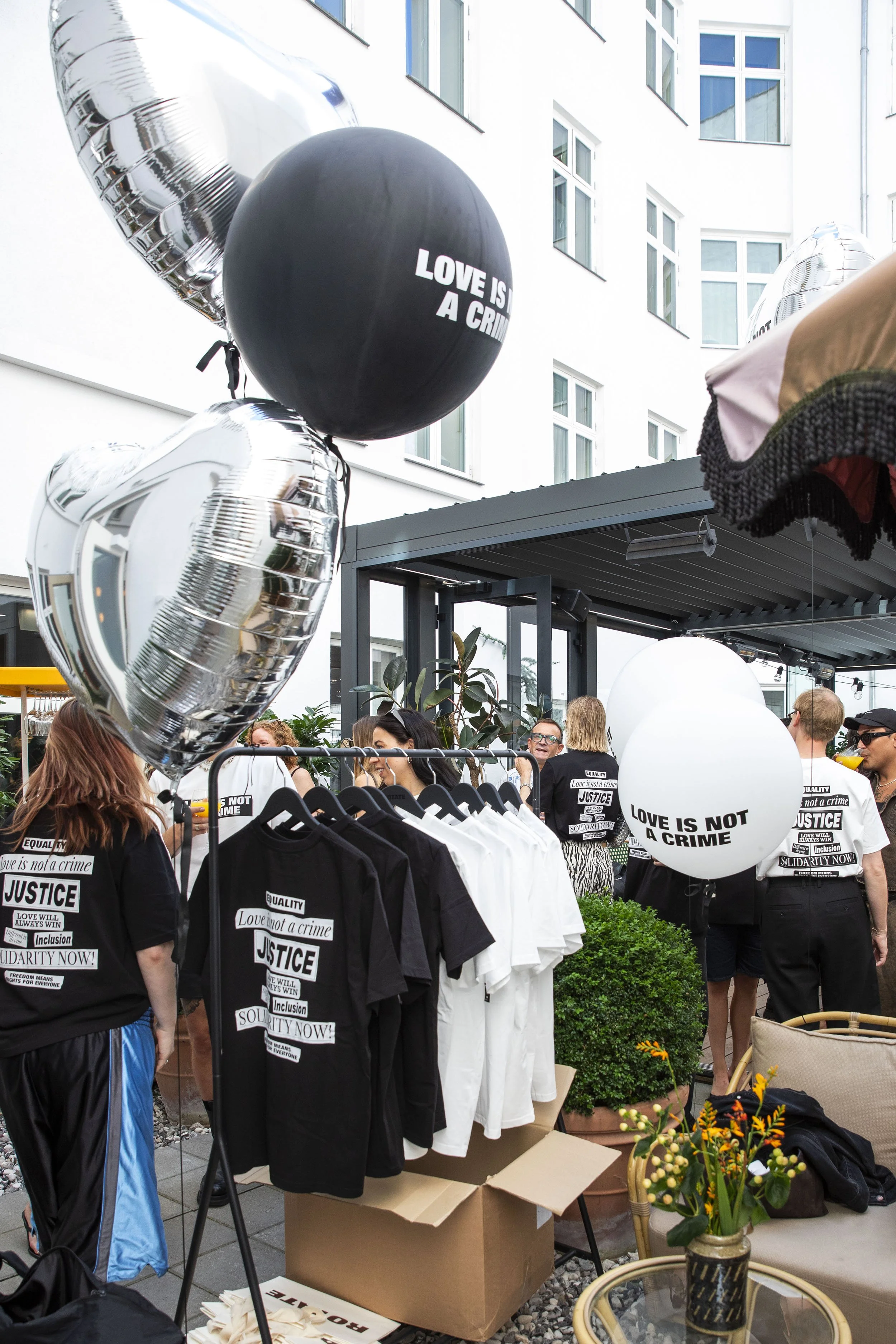 74_LoveisnotacrimeXRotate_PrideParty_aug2025_Helenalundquist_616A5565.jpg