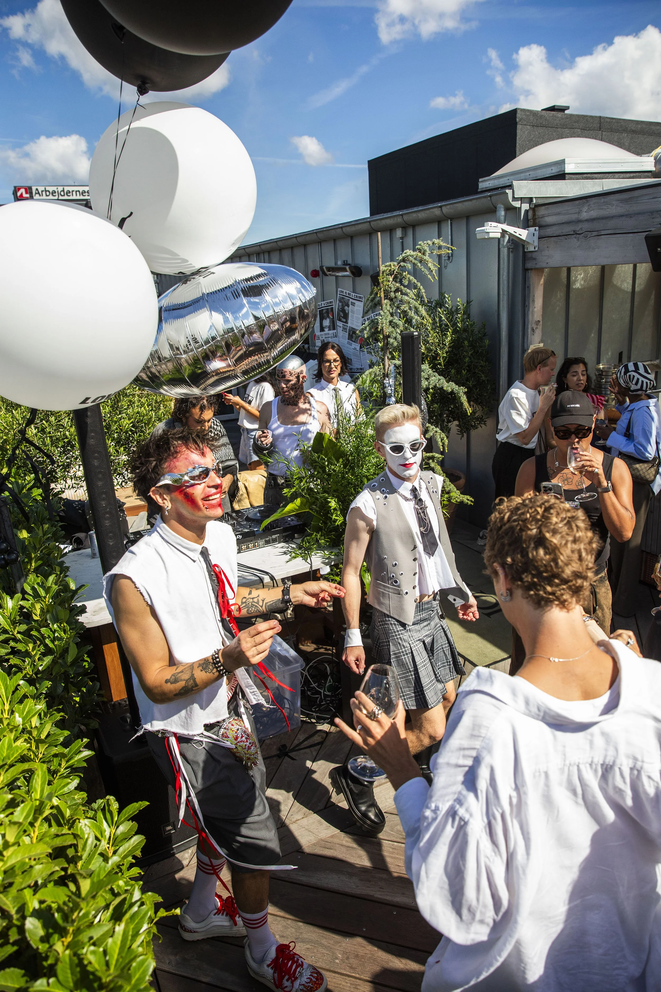 250_LoveisnotacrimeXRotate_PrideParty_aug2025_Helenalundquist_616A6823.jpg
