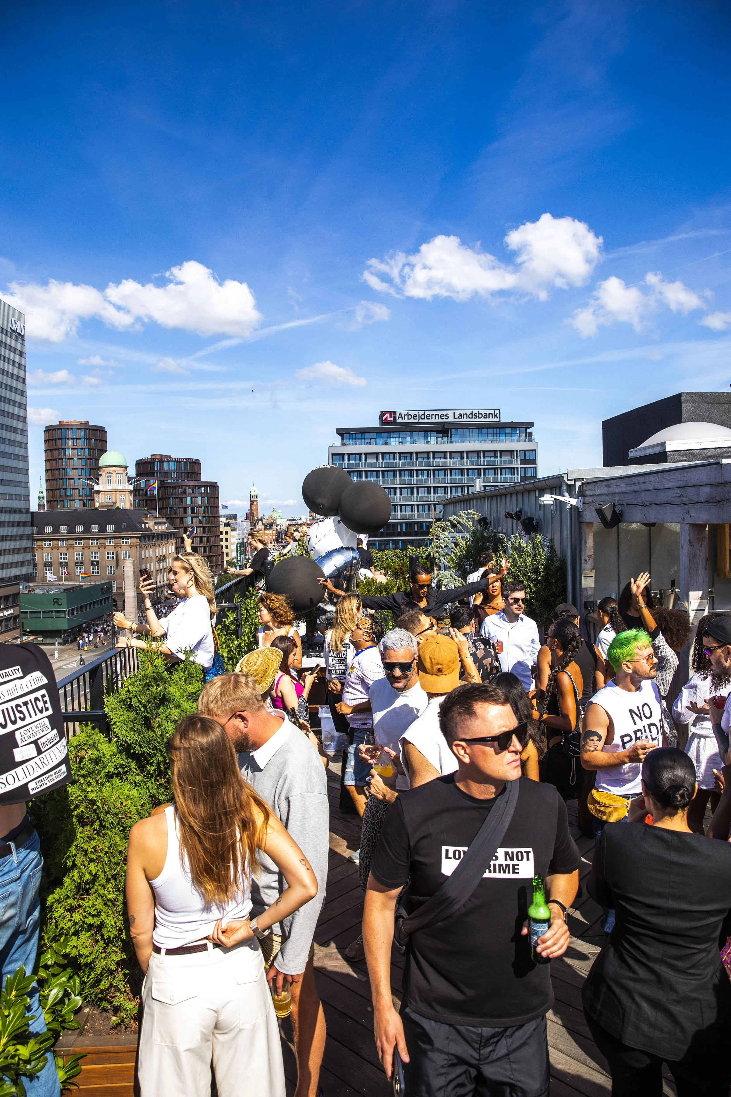 279_LoveisnotacrimeXRotate_PrideParty_aug2025_Helenalundquist_616A7064.jpg