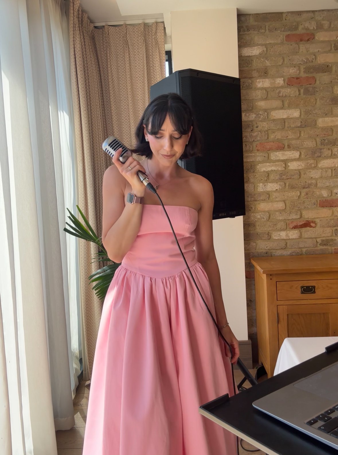 Daytime wedding entertainment, live music at your wedding Oxfordshire
