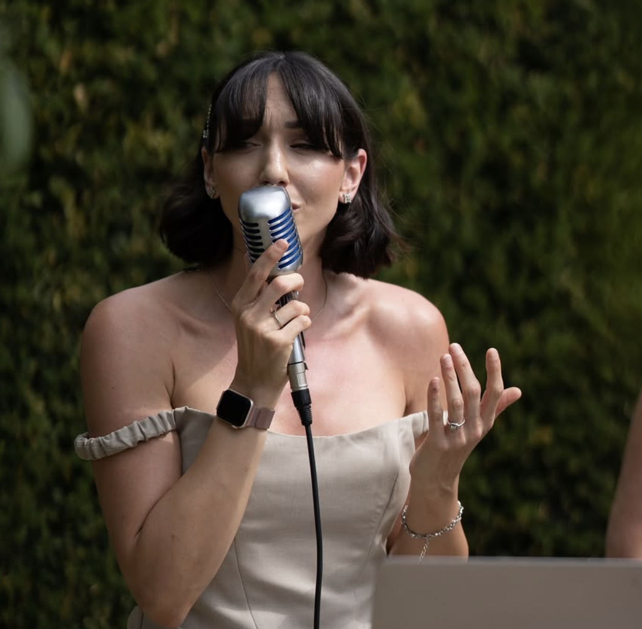 Wedding ceremony singer, Drinks reception entertainment Oxfordshire Berkshire