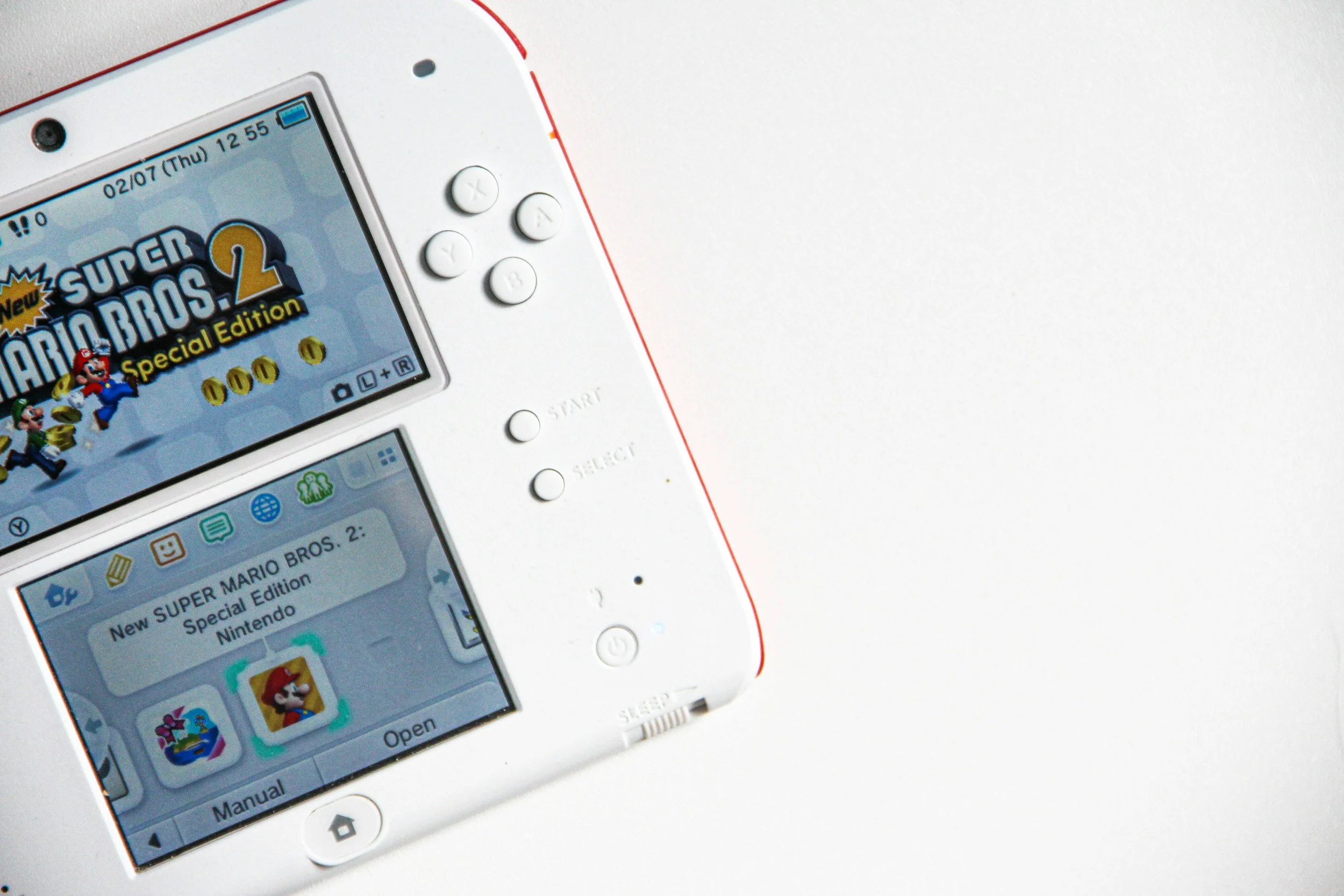 Why Good Game Tutorials Feel Invisible: The Psychology of Teaching Players Through Play