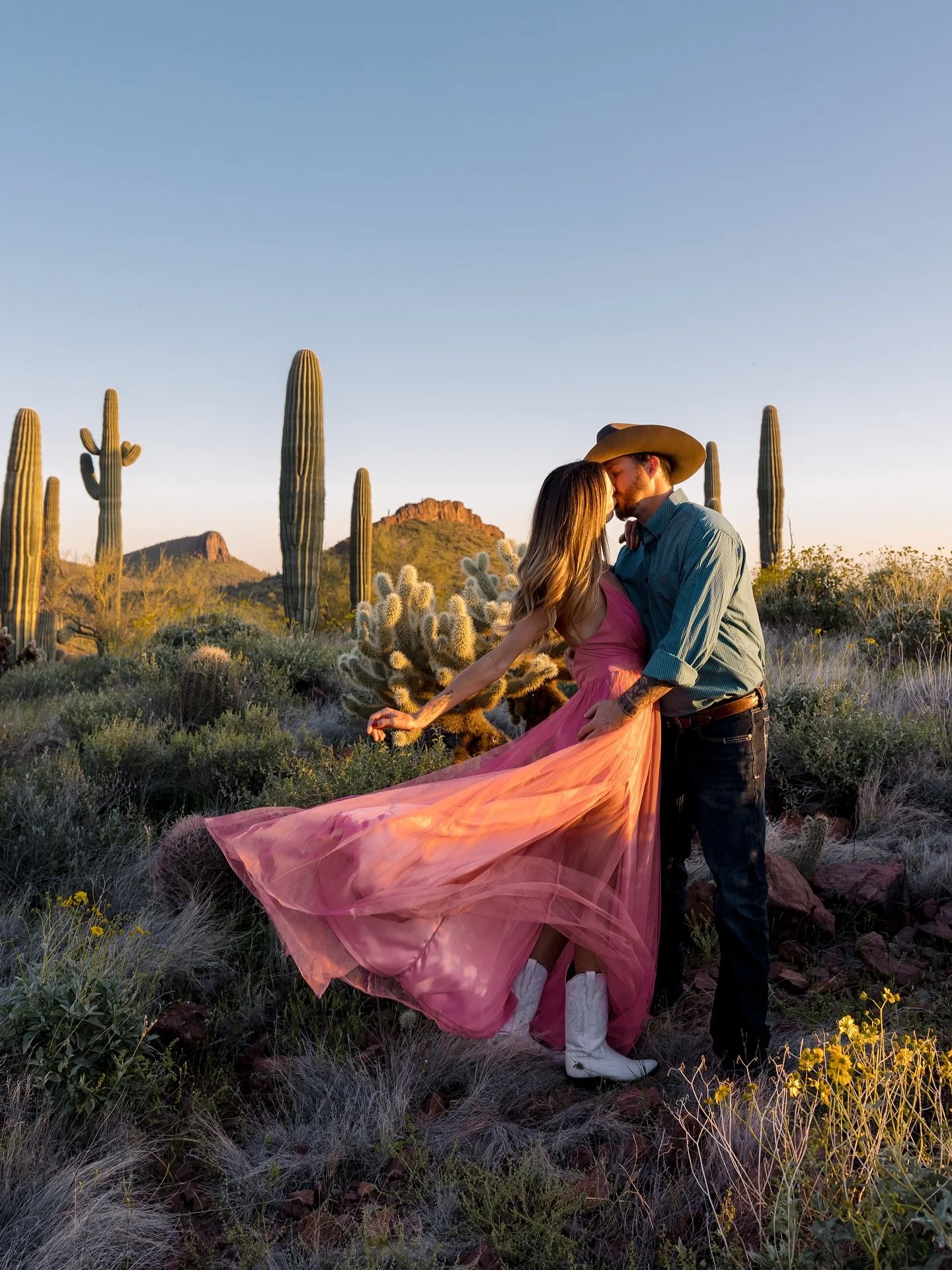 August may belong to @taylorswift, but September you belong to us. 🏜️🌵 As the weather is cooling down, proposal planning is ramping up! So excited for the next few weeks of love 💕