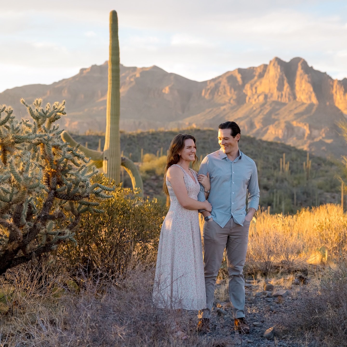 hot summer nights, mid july 🤍 what better lyric to sing while we take sunset desert photos? I&rsquo;m home for two weeks and available for mid-week photoshoots in AZ! 📸

#azphotographer #arizonaphotographer #tempephotographer #desertphotography #en