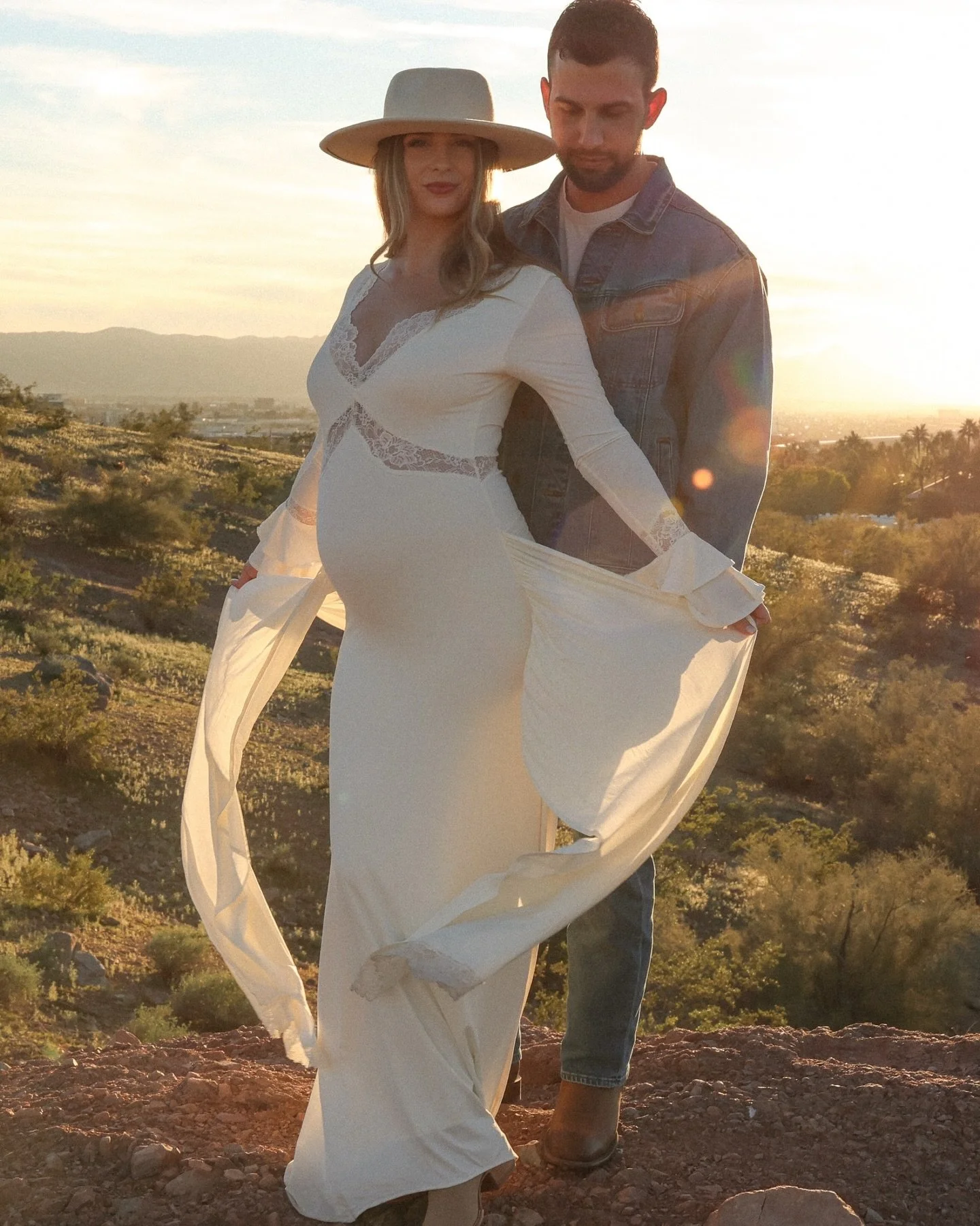 new year, soon to be new parents 🤍 I simply love these desert maternity photos we did for Alyssa &amp; Kyle. So excited for all the new experiences 2026 has in store for you both! 

#maternity #desertphotoshoot #papagopark #azphotographer