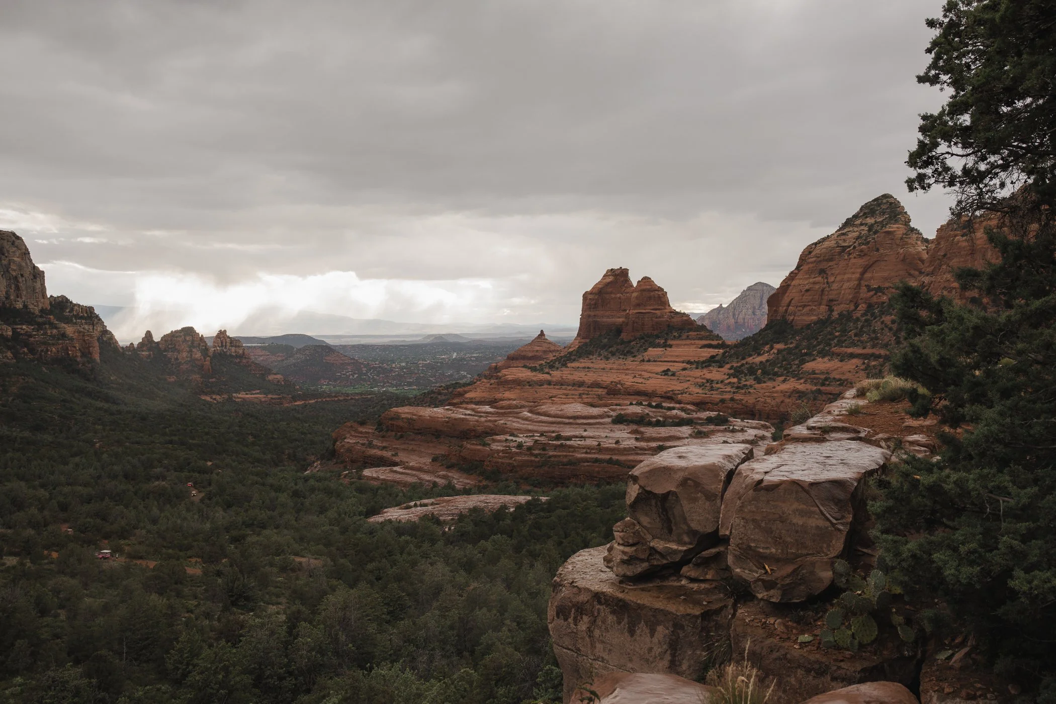 Sedona Merry Go Round Rock Rainy Elopement with idoadventureco-44.jpg
