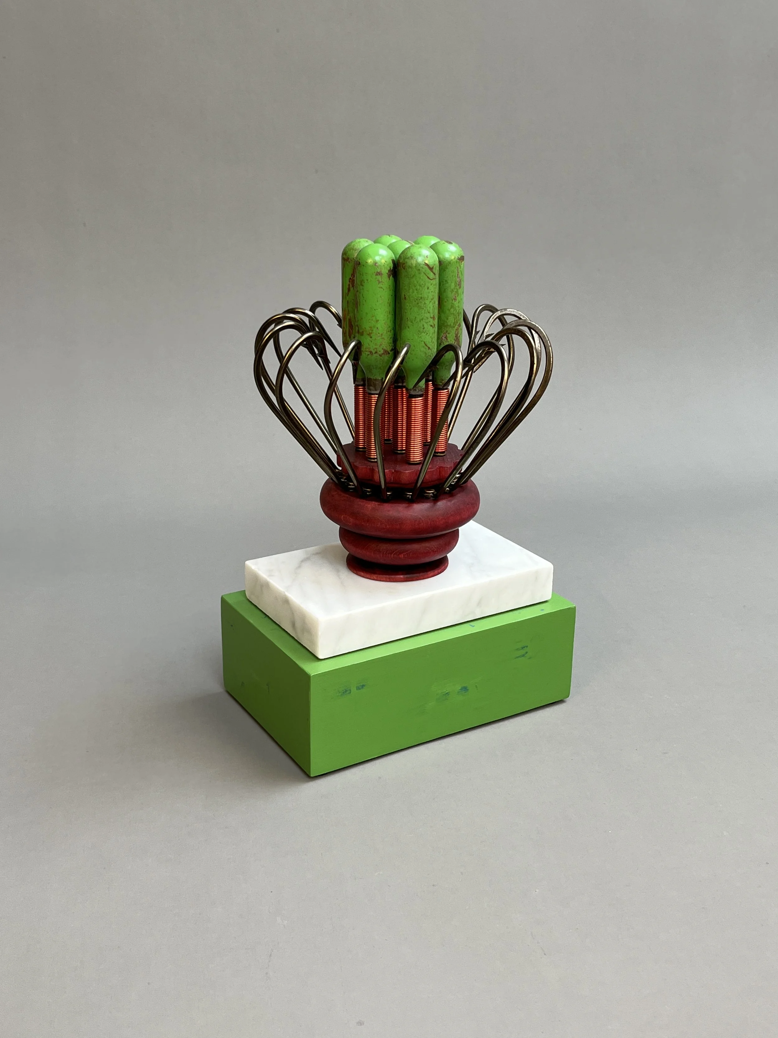 Unusual Hybrid. 9 x 5.75 x 5.25