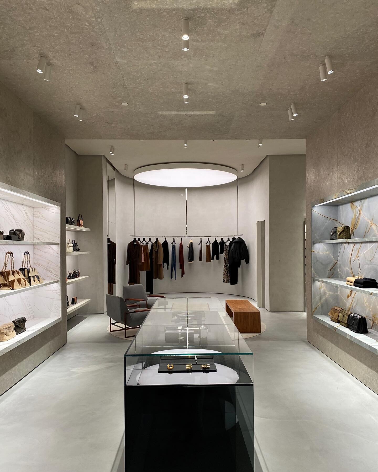 Saint Laurent&rsquo;s new concept which features beige and gray marble, stucco walls, luminous ceiling panels, focused lighting, ribbed &ldquo;corduroy&rdquo; concrete panels and concrete flooring.

Client: Saint Laurent
Location: Somerset, Collectio