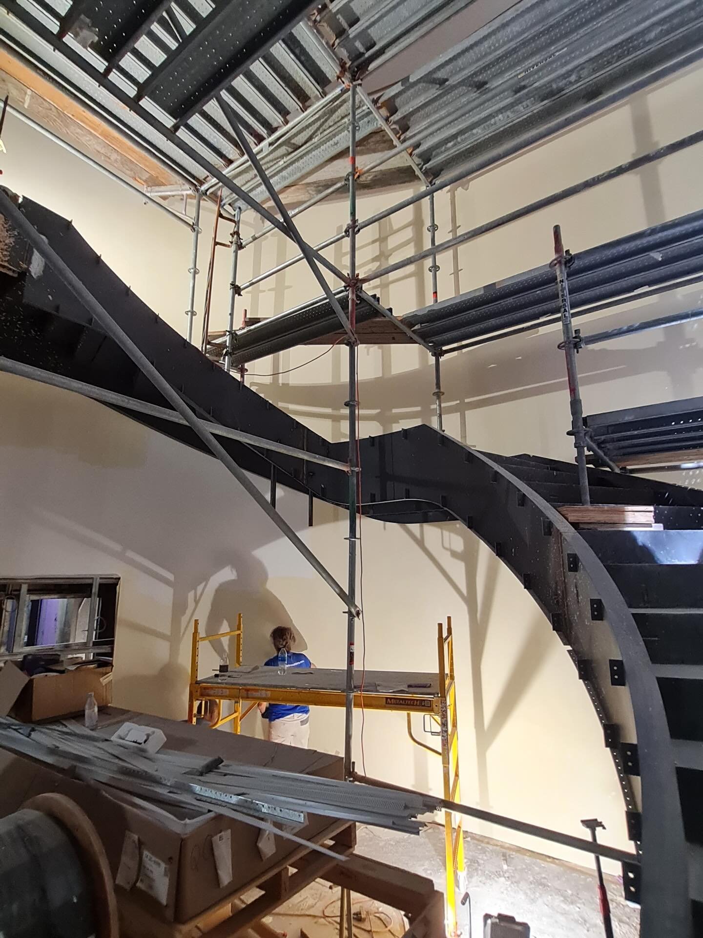 Before and afters never get old.

A closer look at the custom staircase installation for @ysl &mdash; designed to elevate the entire space at @miamidesigndistrict.