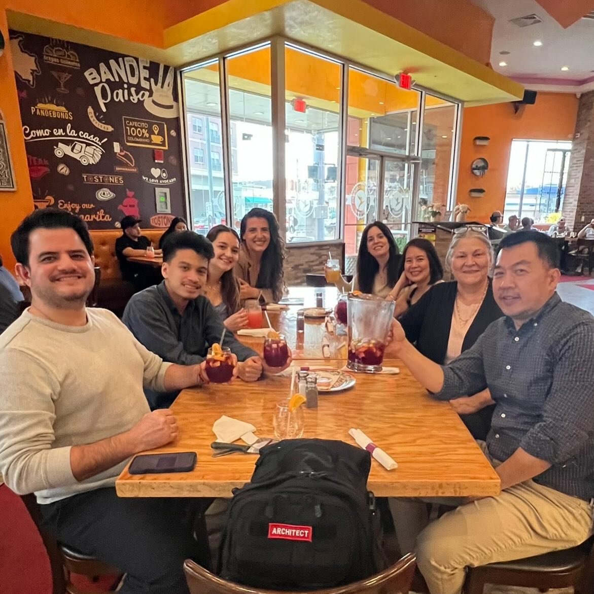 Busy schedules, site visits, and back-to-back projects &mdash; sometimes you just need to sit down together and breathe 🍷✨

So grateful for this team and for a night at @nochesdecolombia to laugh, reconnect, and remind each other we&rsquo;re in this
