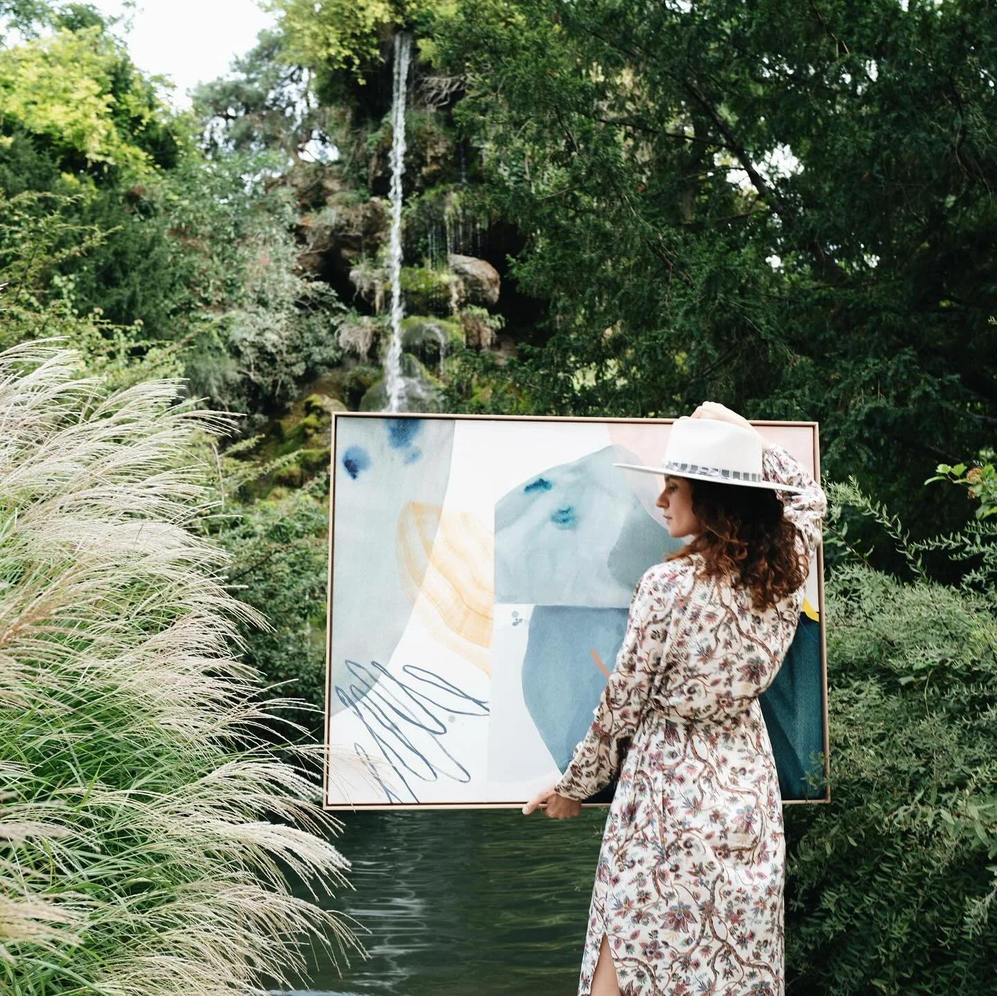 My paintings are inspired by nature.
So I wanted to photograph them in their element &mdash; right at the heart of what inspires me.
Don&rsquo;t you think this scene has something a little impressionist about it? 

&mdash;&mdash;
(French)
Mes peintur