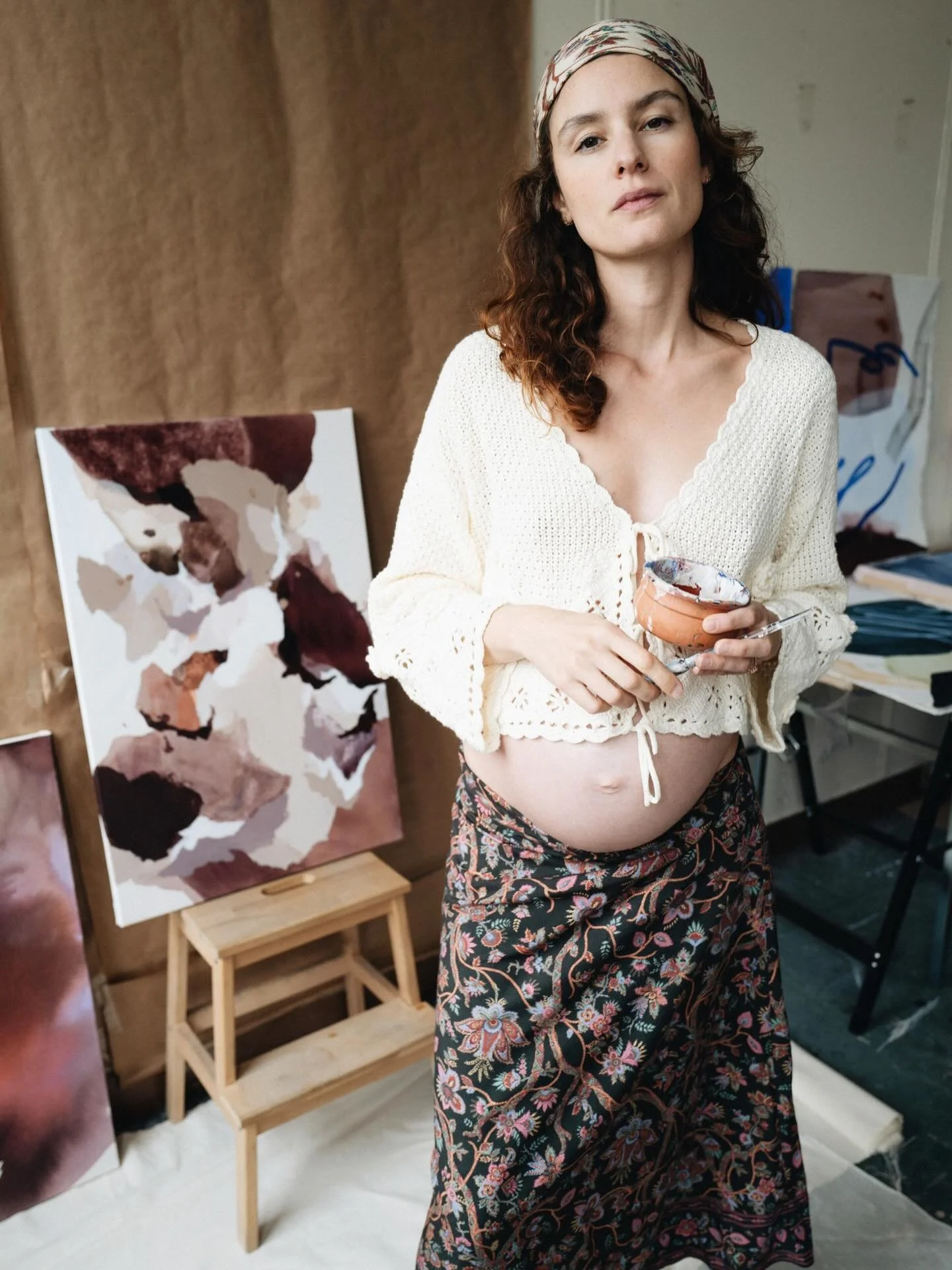 C&rsquo;est fou de me dire que je vis ma derni&egrave;re grossesse. Je suis tr&egrave;s heureuse &agrave; l&rsquo;id&eacute;e de m&rsquo;arr&ecirc;ter &agrave; 3 enfants mais l&rsquo;id&eacute;e est vertigineuse&hellip; 

#babybump #artistmama