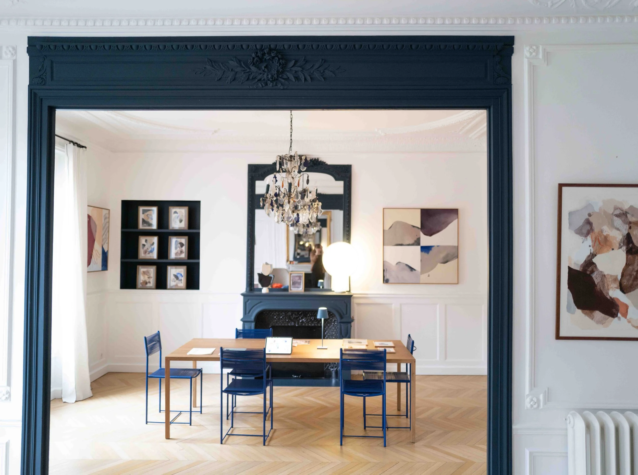 Art abstrait contemporain : comment choisir une œuvre pour son intérieur ?