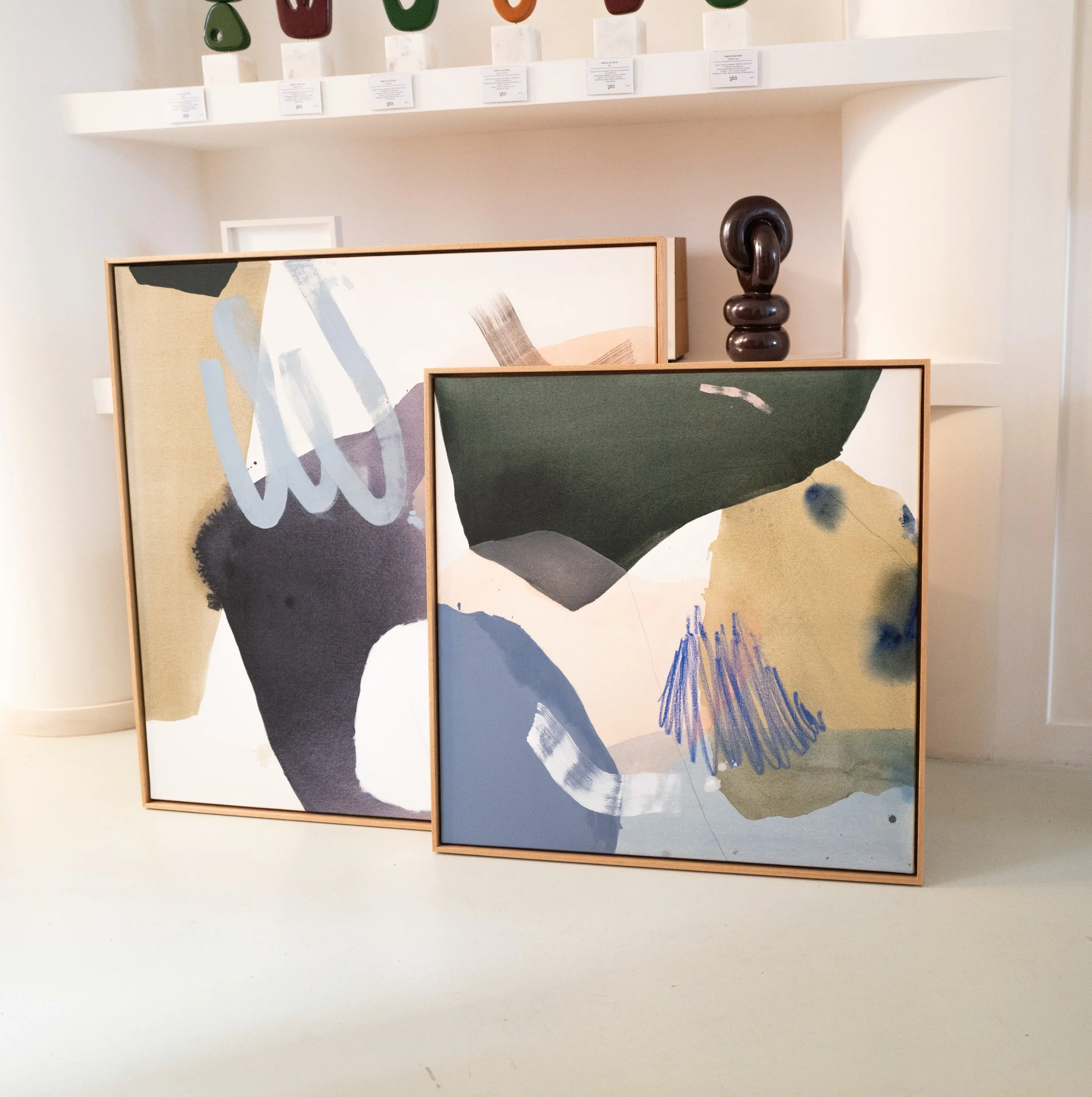 Something summery is hanging at @wiloandgrove. It might just be mine. 
A good excuse to step inside, don&rsquo;t you think?

#abstractpaintings #frenchartist #femalepainter #hungarianartist