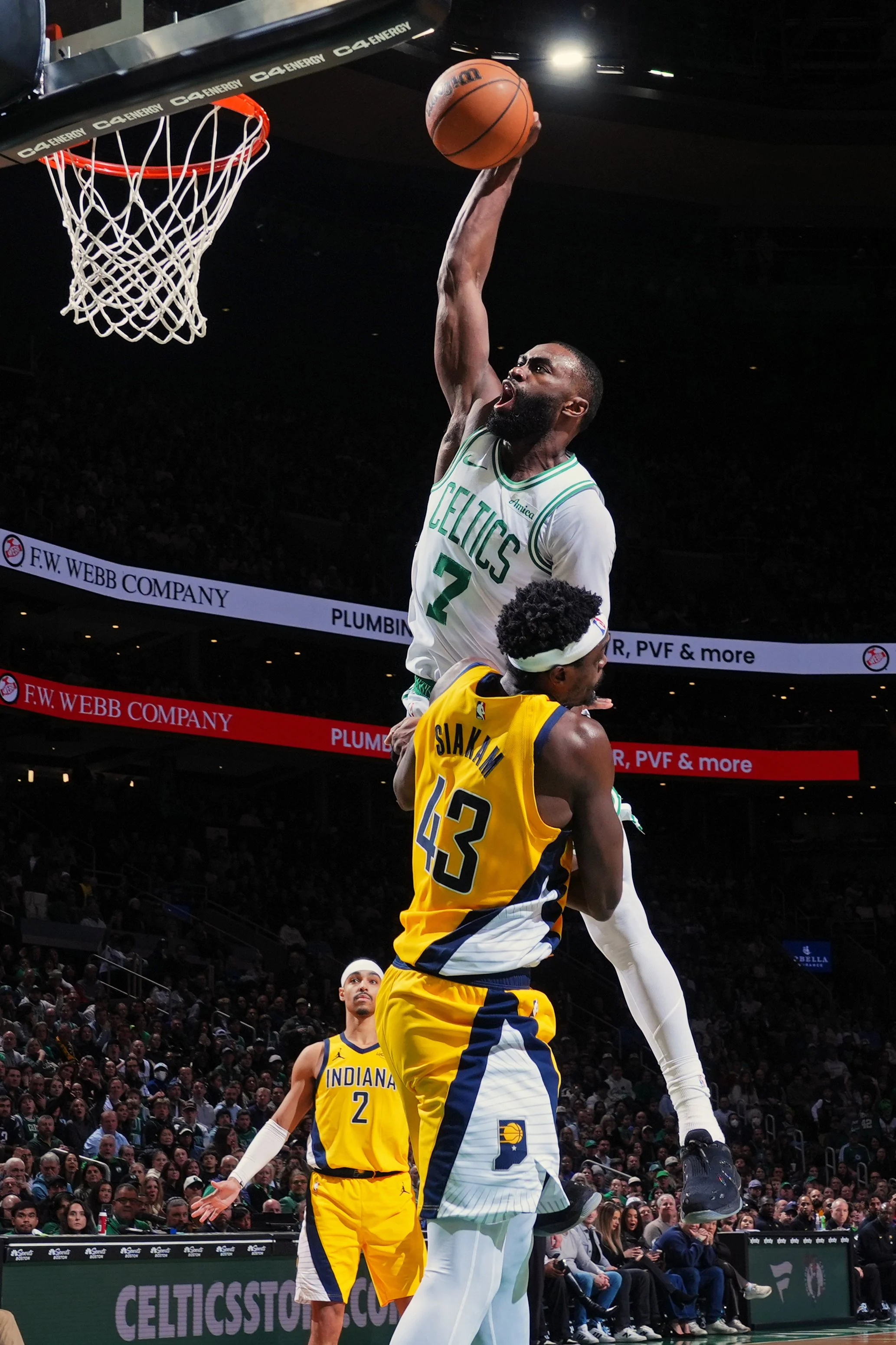 Photo by Brian Babineau/NBAE