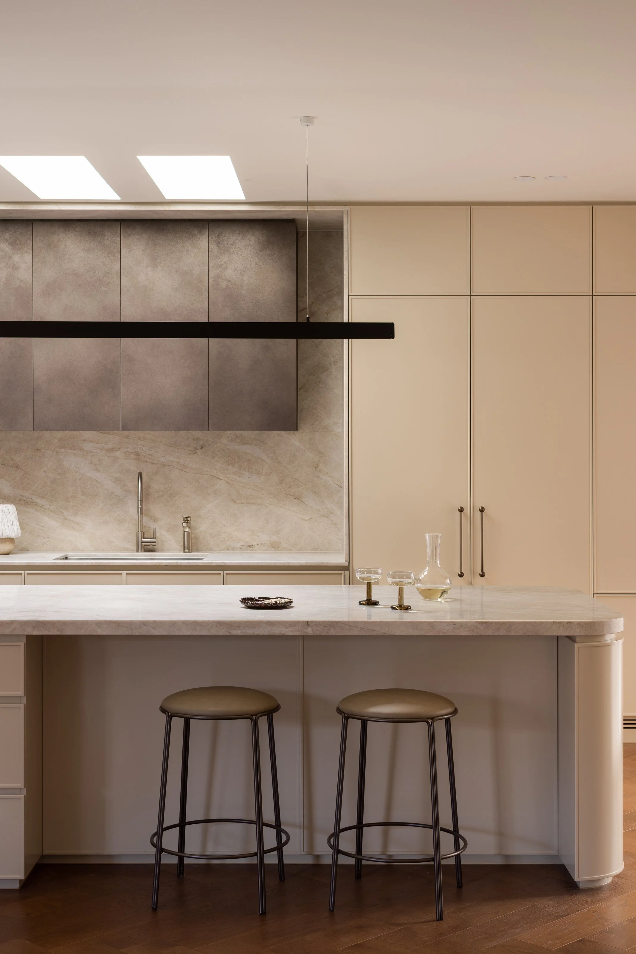 modern-kitchen-stools-light-personalised-interior-design-nydesign-melbourne-australia.jpg