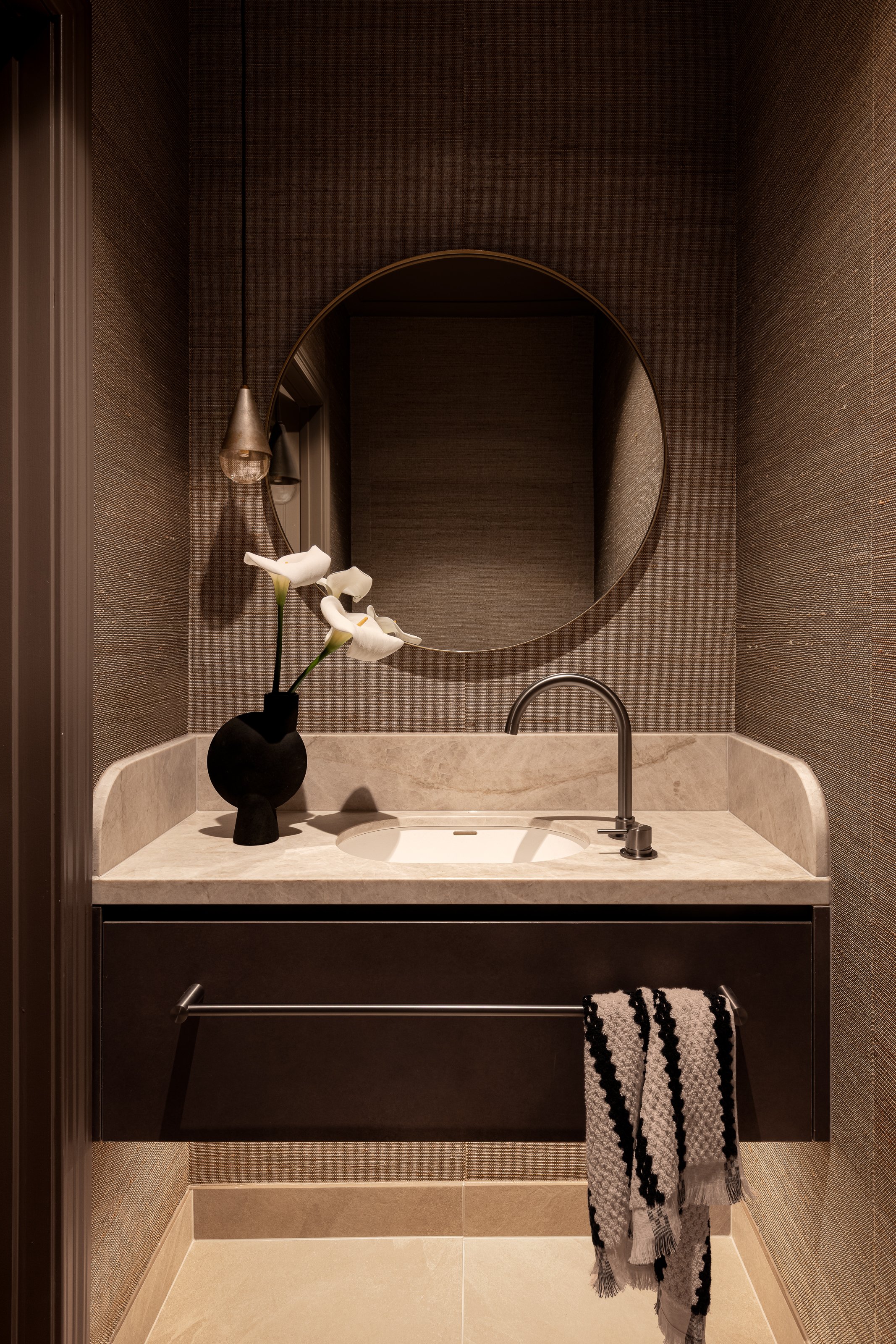 modern-bathroom-powder-moody-personalised-interior-design-nydesign-melbourne-australia.jpg