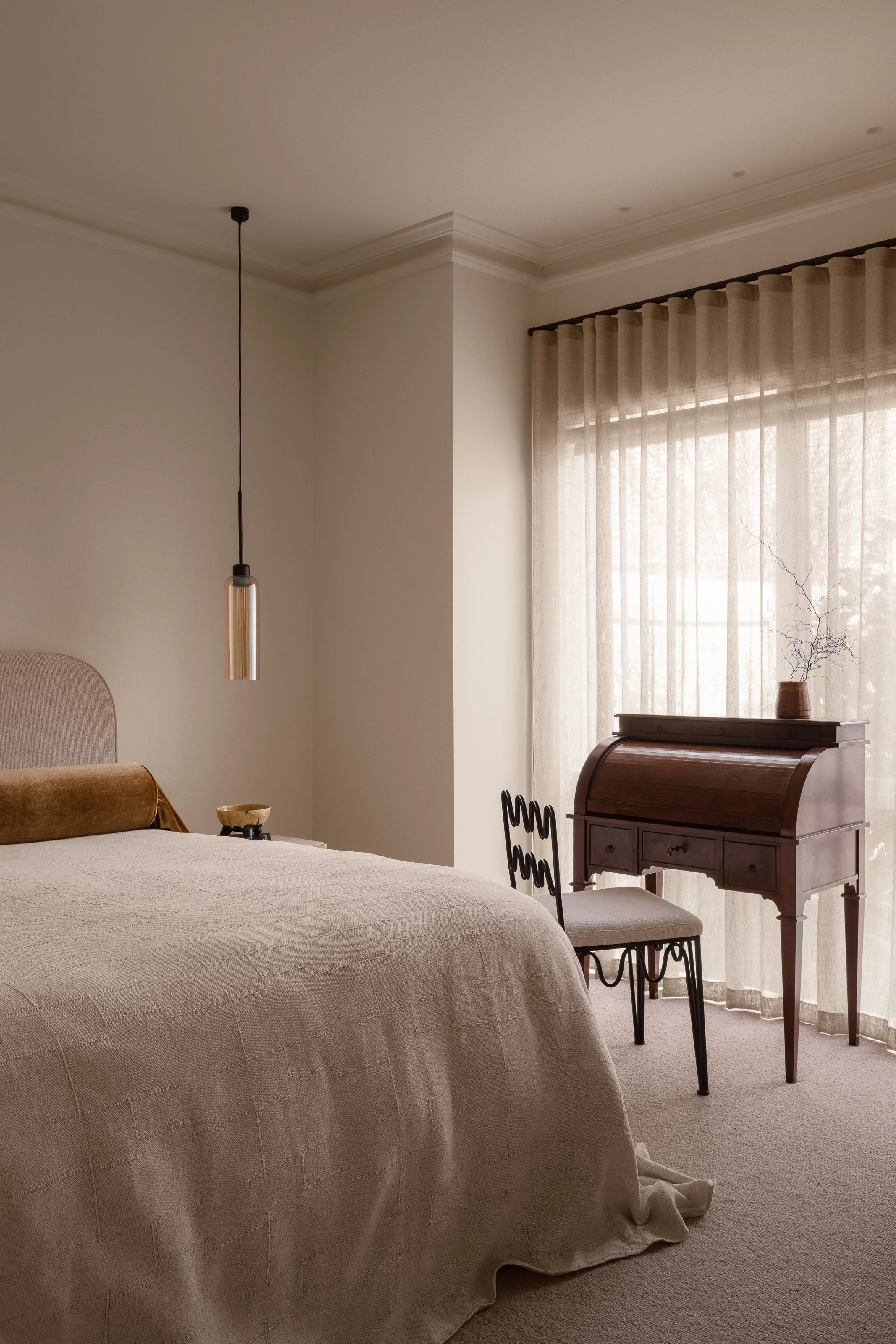 modern-bedroom-desk-personalised-interior-design-nydesign-melbourne-australia.jpg