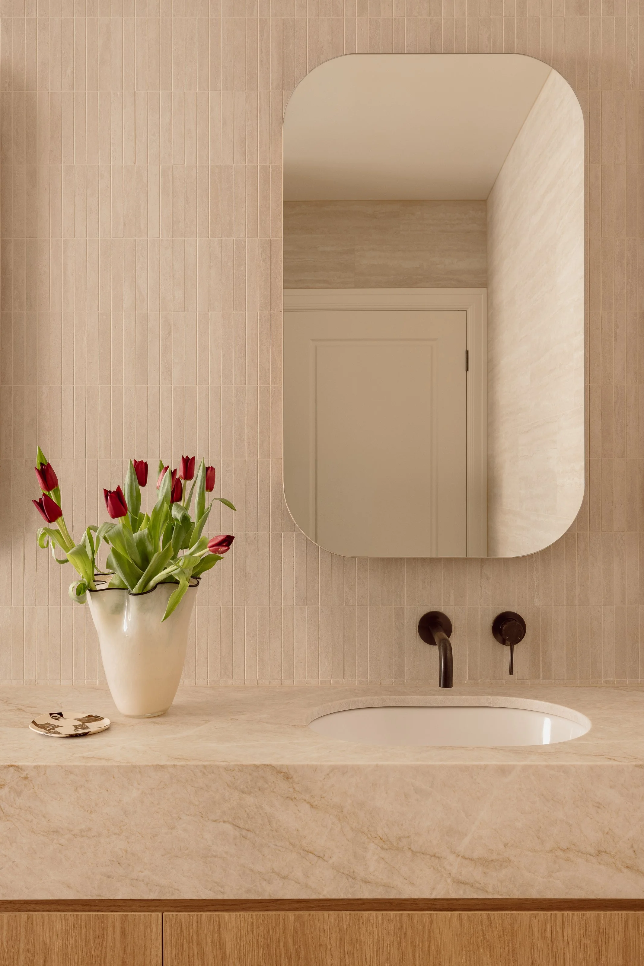 modern-bathroom-mirror-personalised-interior-design-nydesign-melbourne-australia.jpg