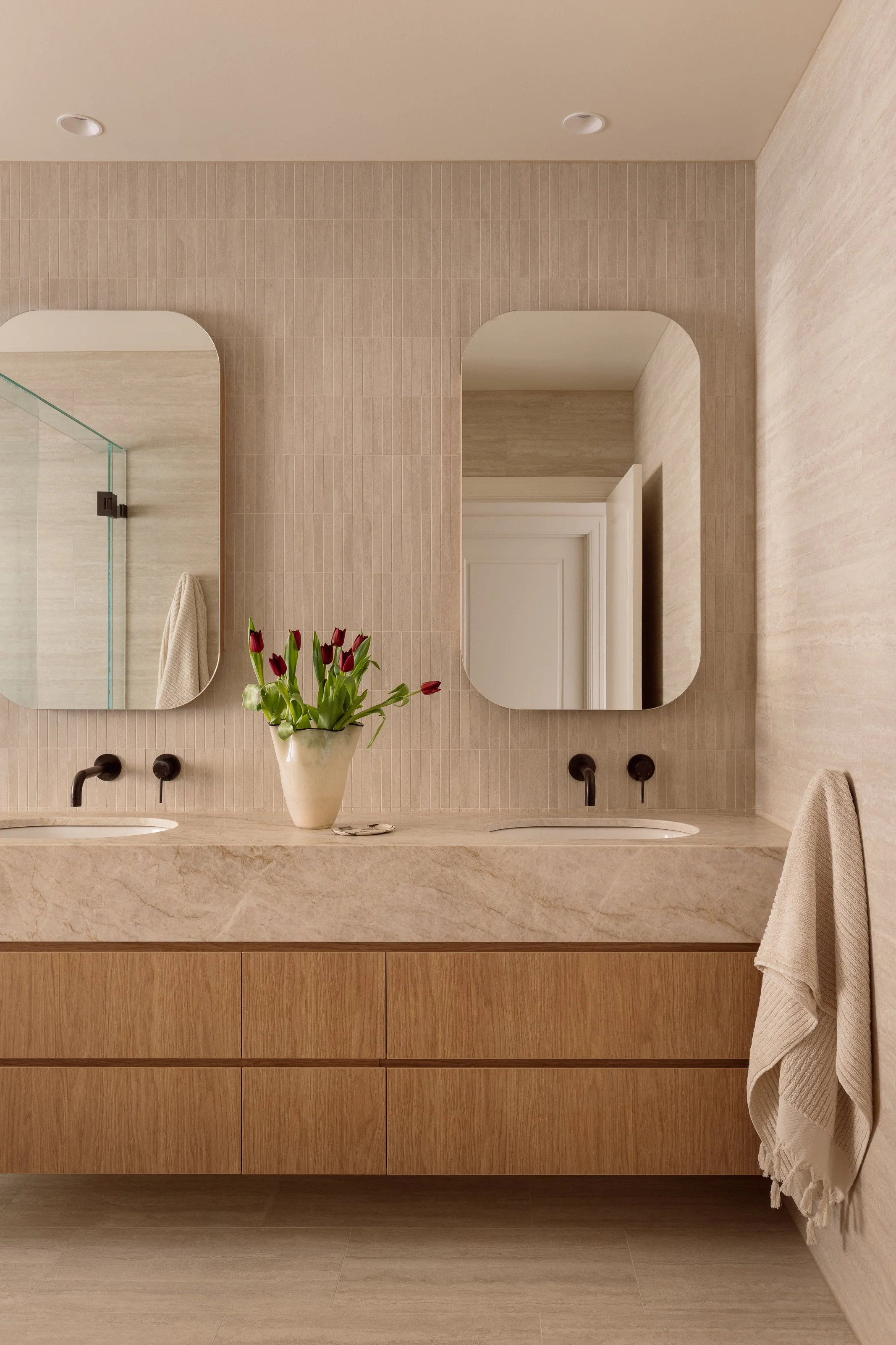 modern-bathroom-mirrors-personalised-interior-design-nydesign-melbourne-australia.jpg