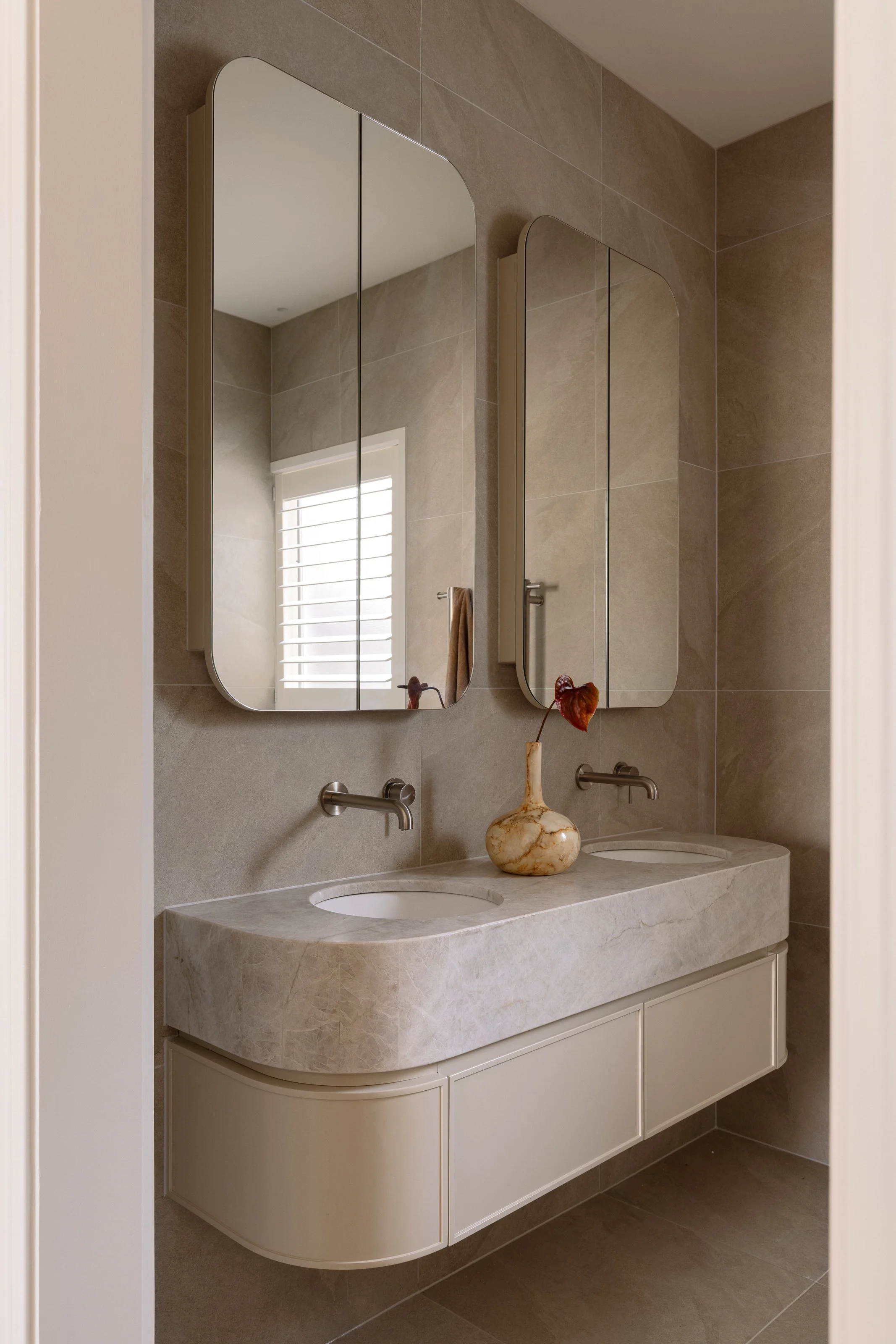 modern-bathroom-ensuite-stone-personalised-interior-design-nydesign-melbourne-australia.jpg