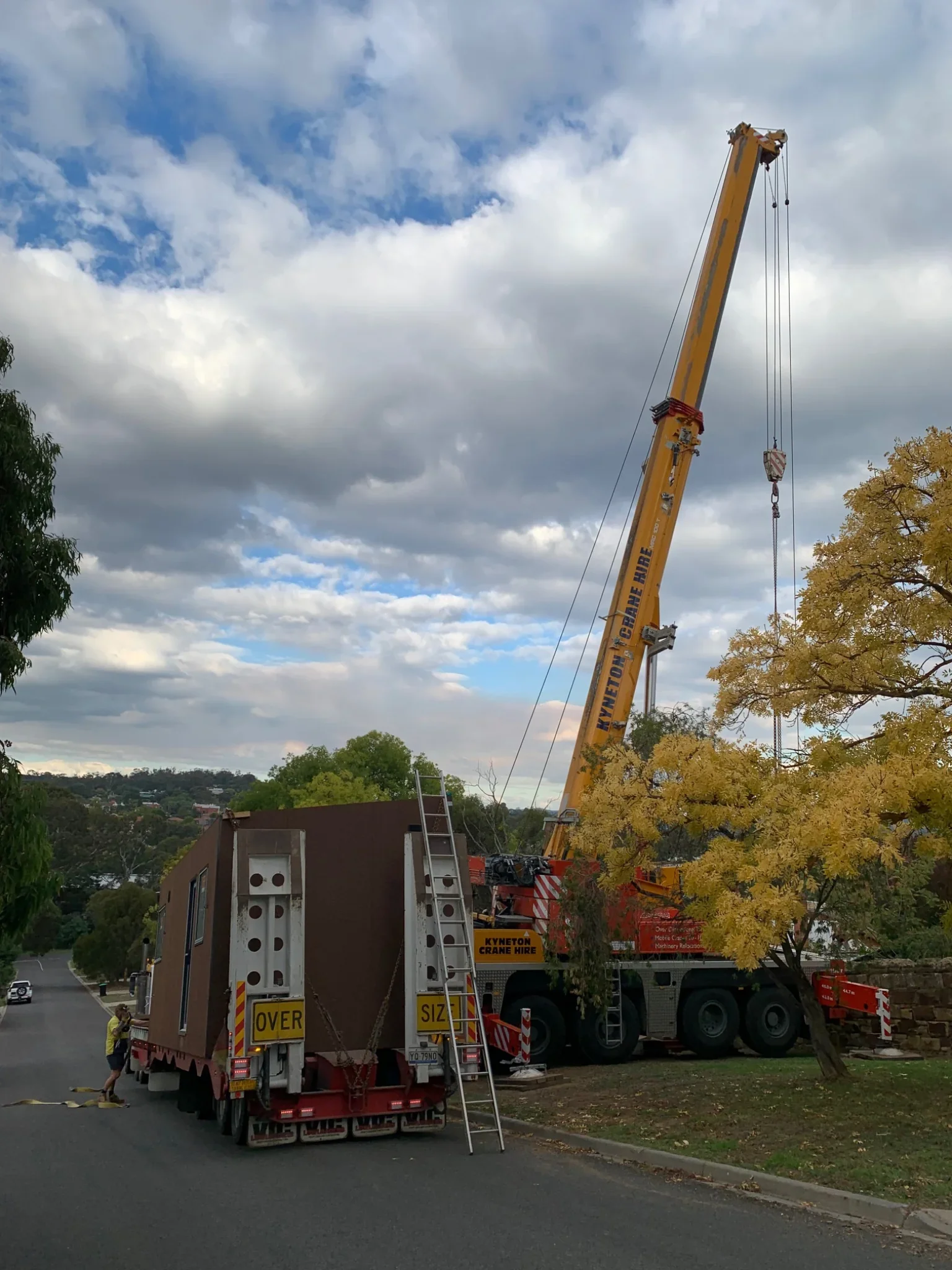 Modular home installation using crane in Castlemaine, Victoria