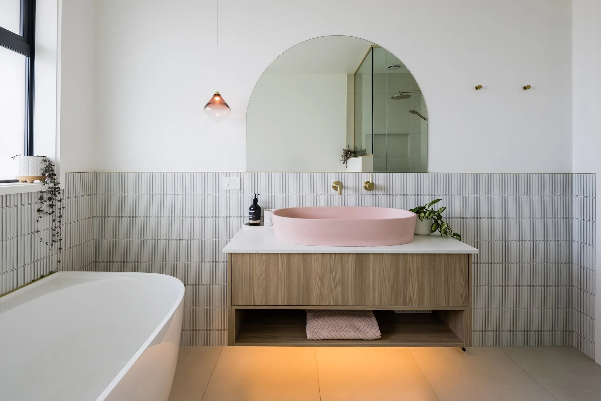 SHW2110_Alley_Prof-Photos_7_inHouse_AR5_1739 RS.jpg