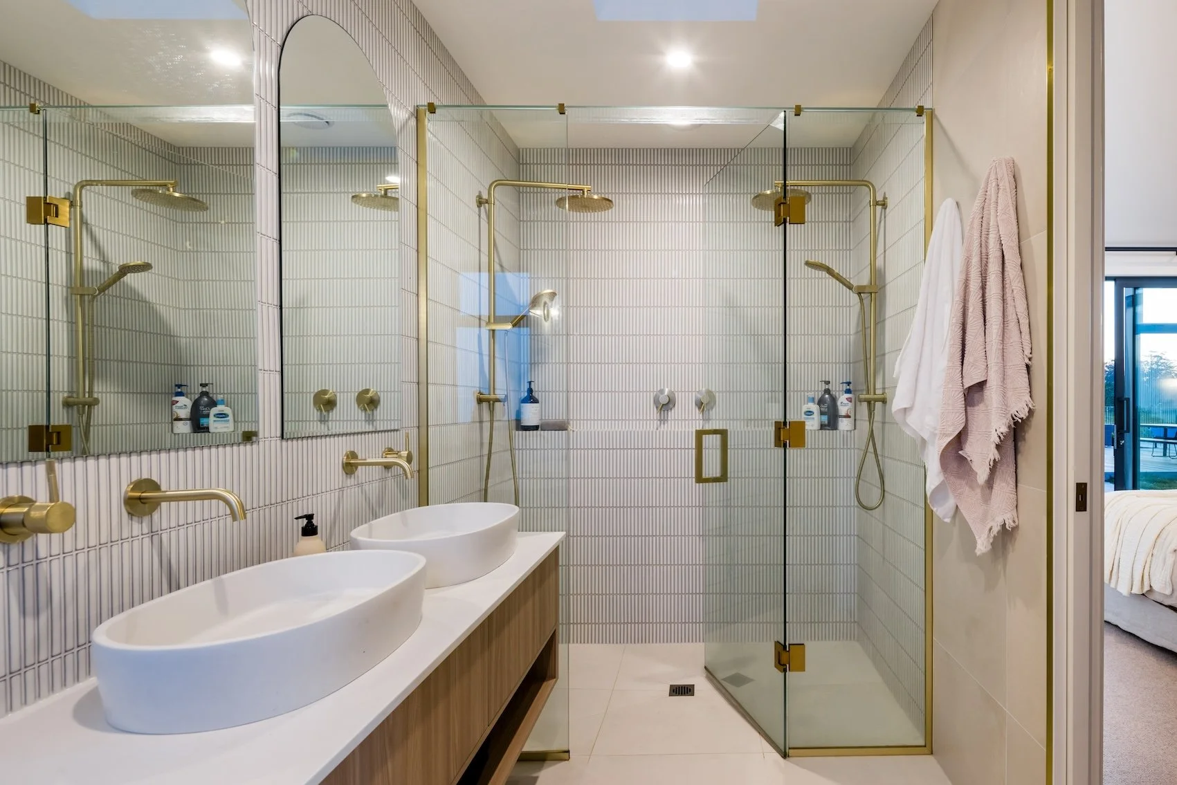 SHW2110_Alley_Prof-Photos_122_inHouse_AR5_2415-2 RS.jpg