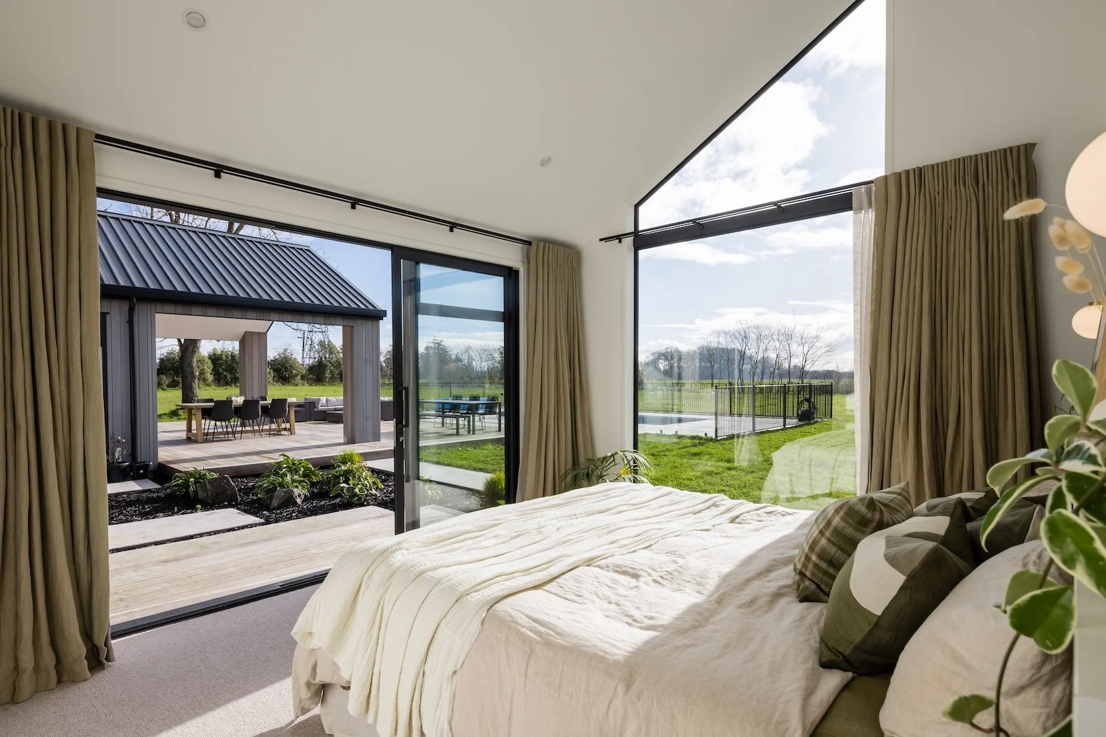 SHW2110_Alley_Prof-Photos_23_inHouse_AR5_1897 RS.jpg