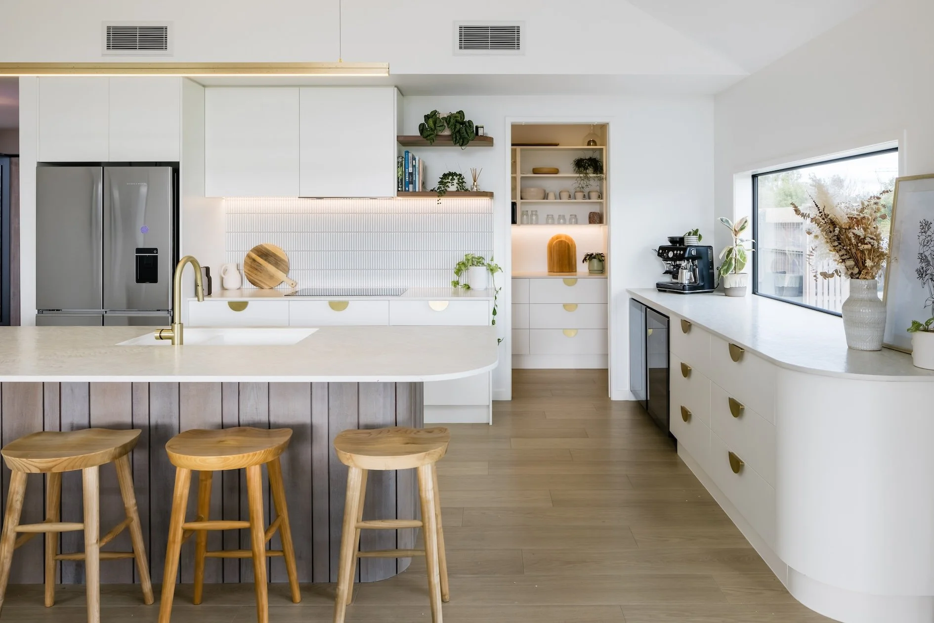 SHW2110_Alley_Prof-Photos_16_inHouse_AR5_1837 RS.jpg