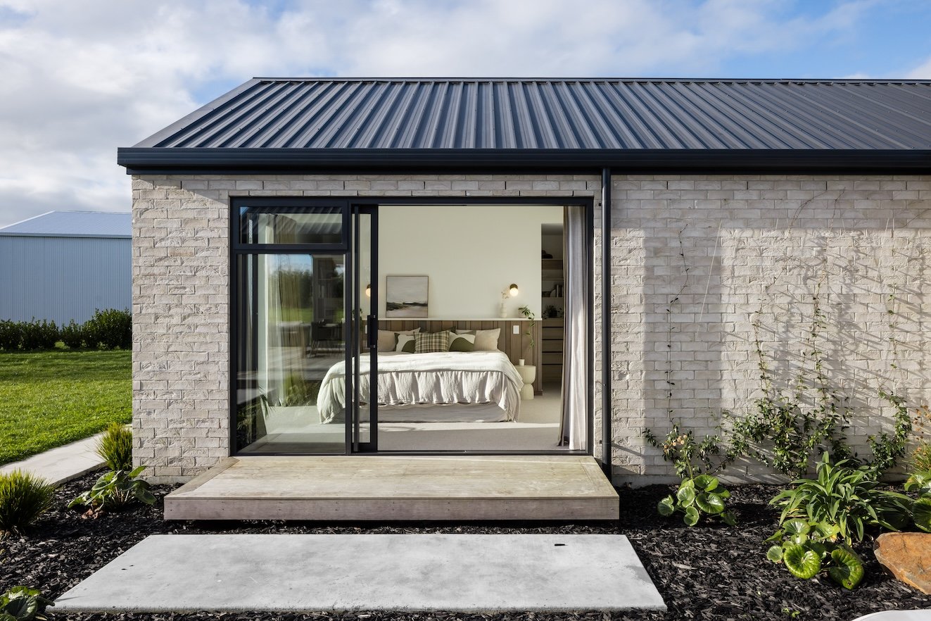 SHW2110_Alley_Prof-Photos_28_inHouse_AR5_1927 RS.jpg