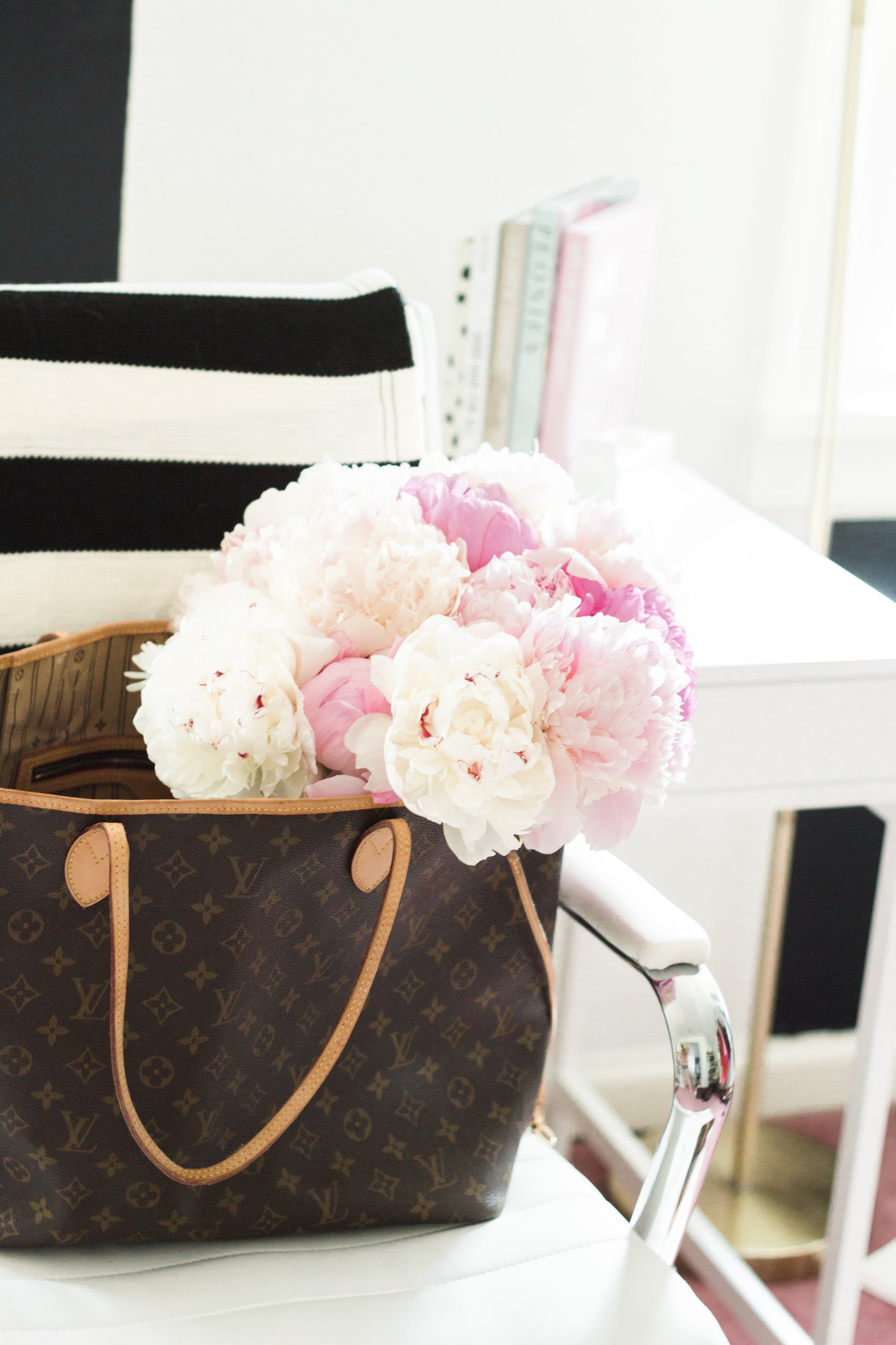 Louis Vuitton Neverfull Sizes, GM and MM — Topknots and Pearls