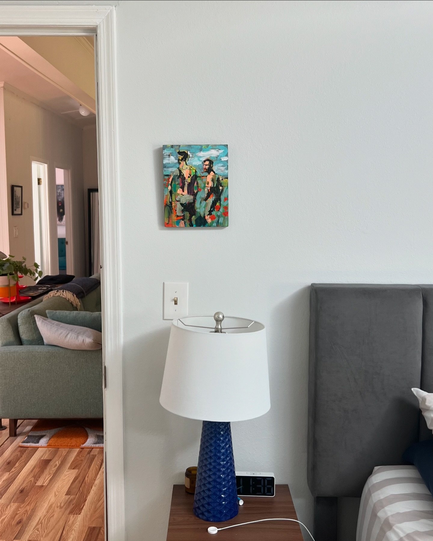 Borrowing my friend (and collector's) house and it so lovely to see one of my recent and favorite paintings in situ! Swipe for detail.